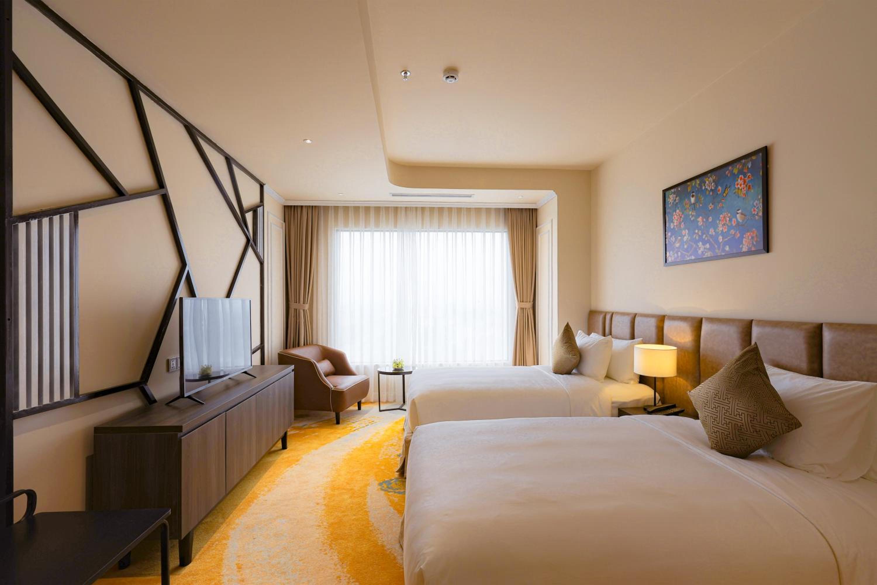Luxury Twin Room + Free Shuttle Bus To City Center - Photo 1