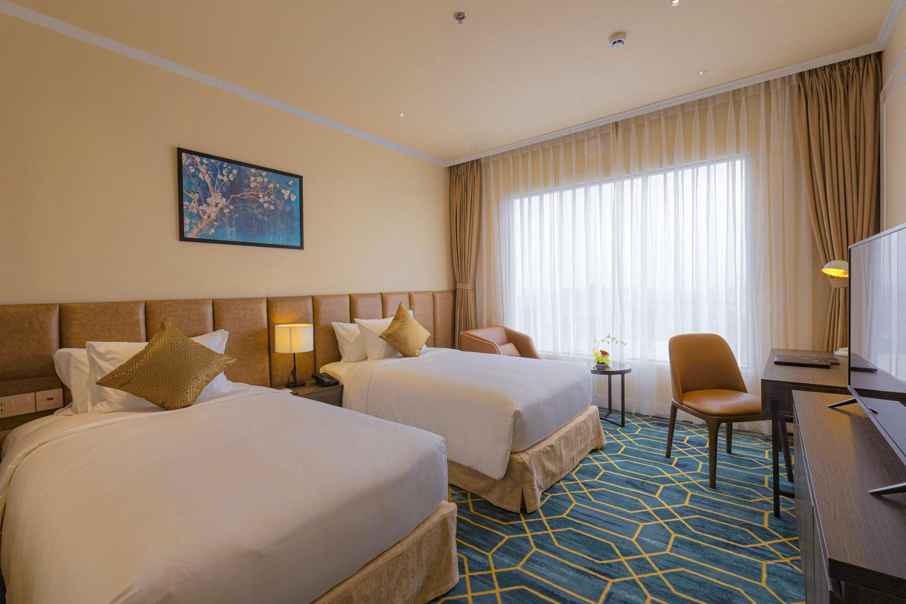 Deluxe Twin Room + Free Shuttle Bus To City Center - Photo 1