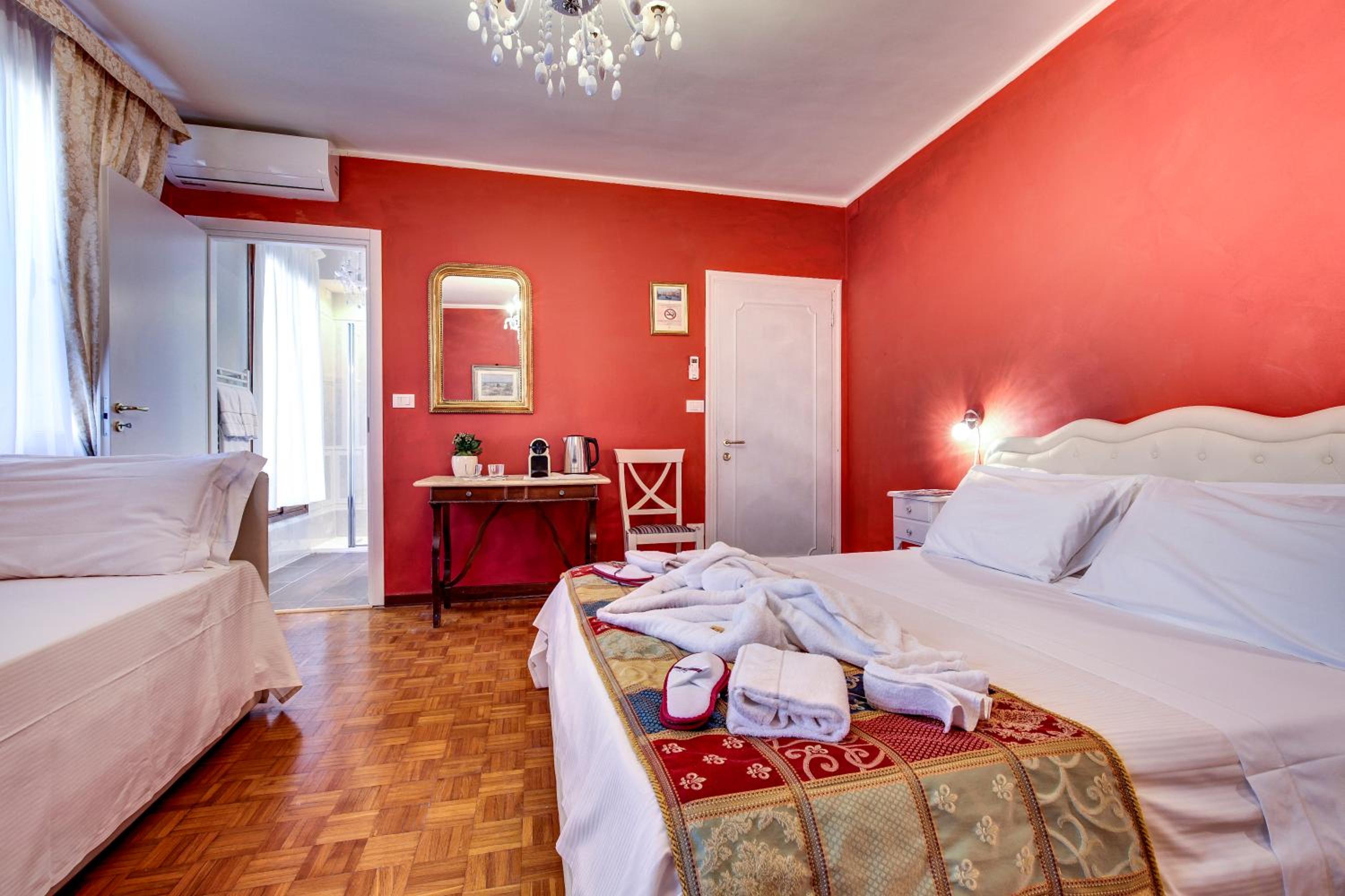 Superior King Room photo 3