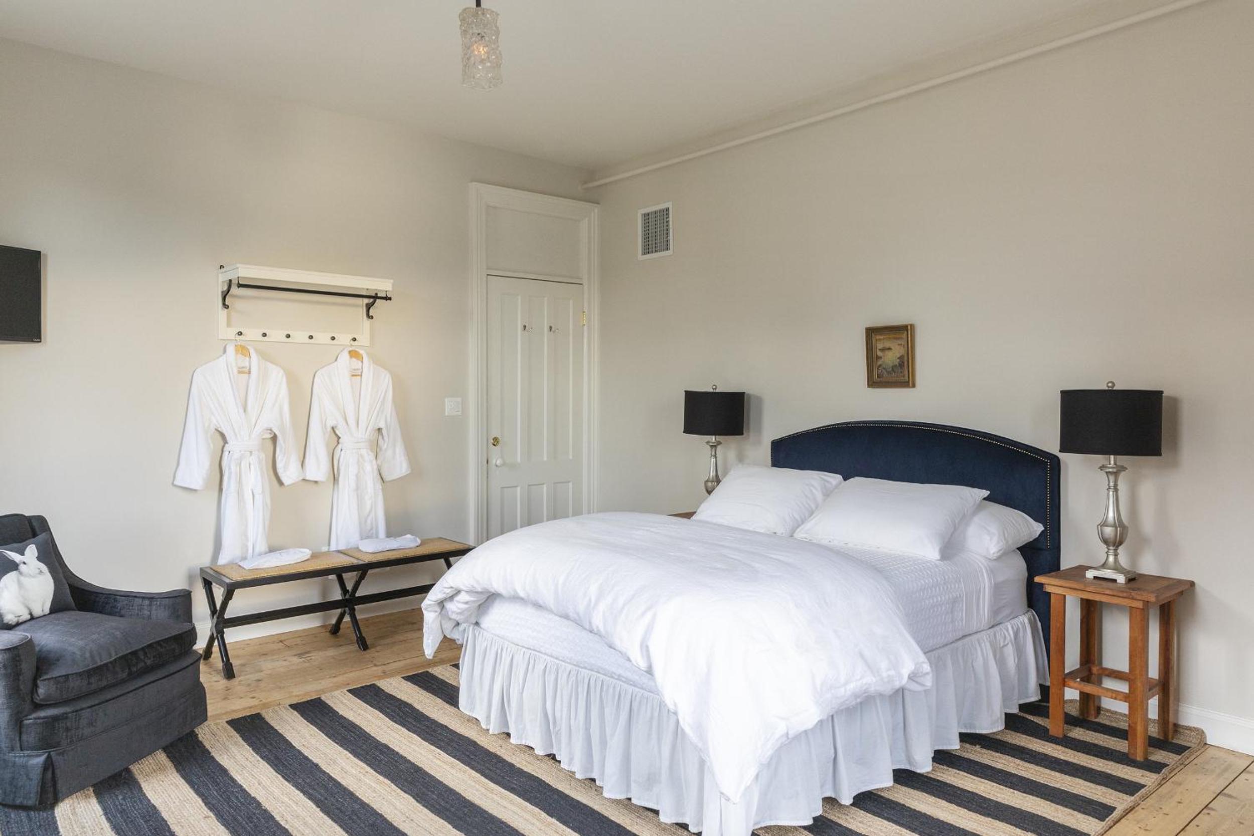 Standard Queen Room photo 1