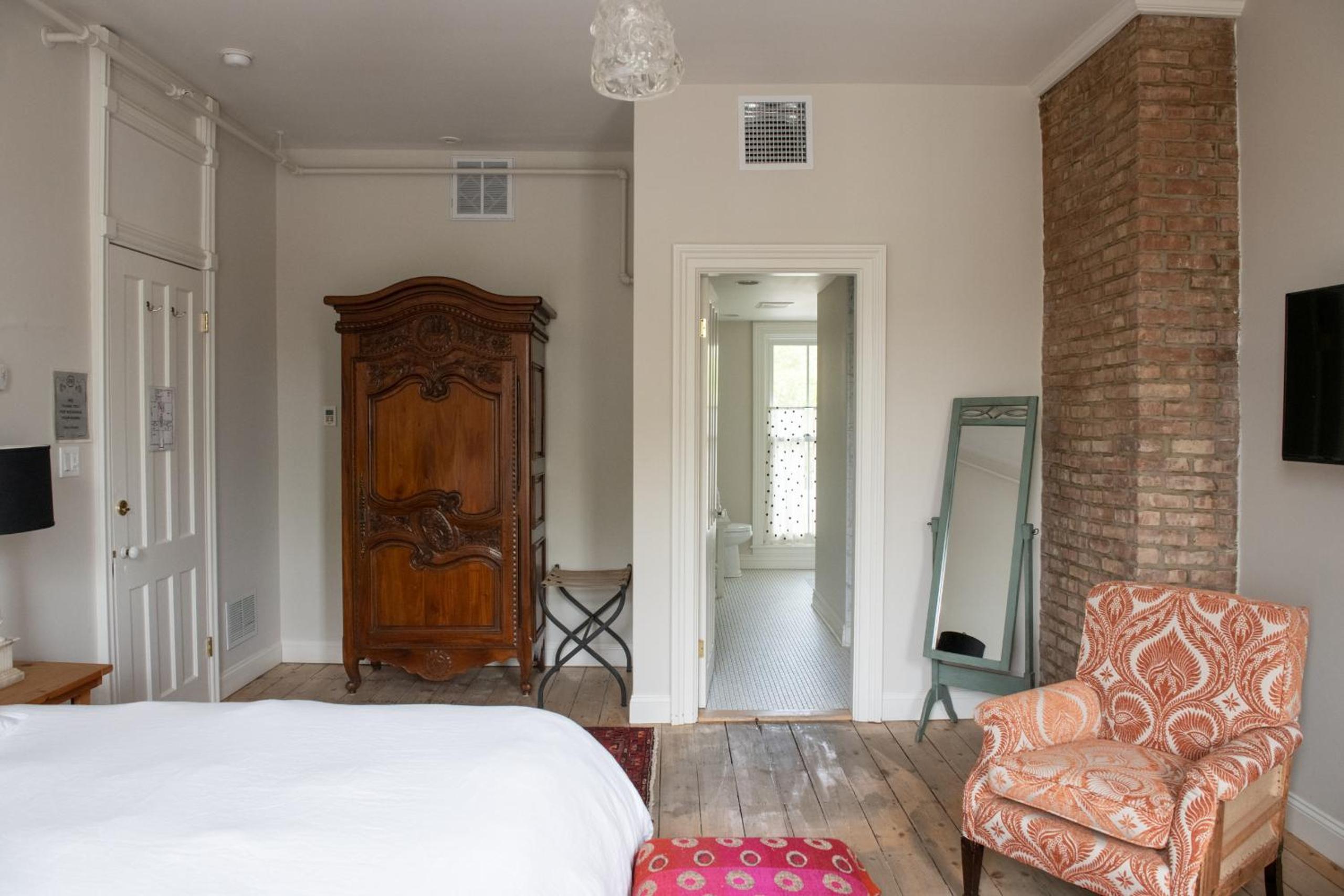 Standard King Room photo 2