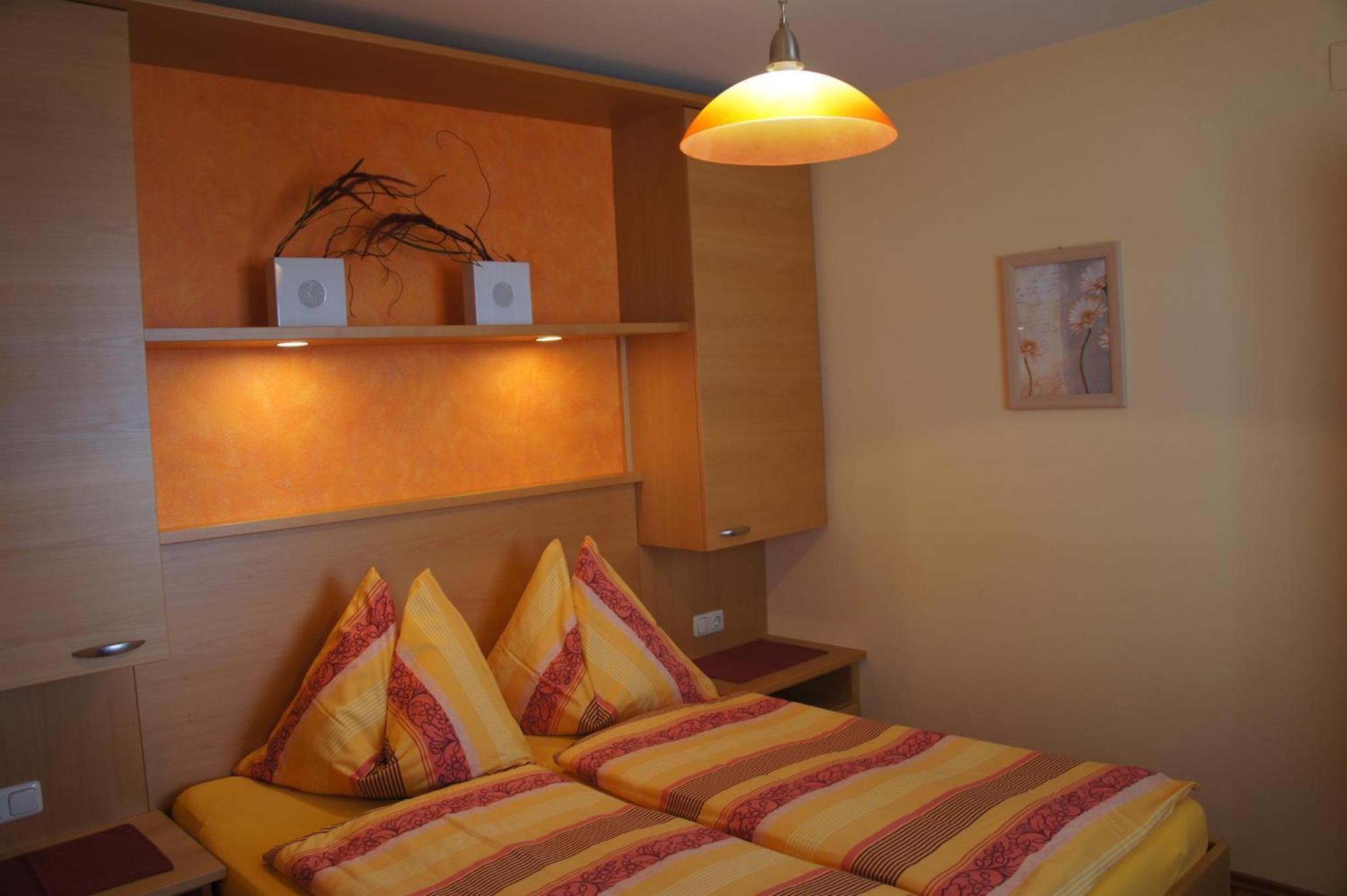 One-Bedroom Apartment with Shower photo 1