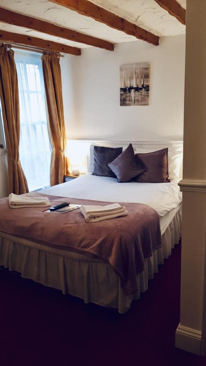 Double or Twin Room with Private Bathroom