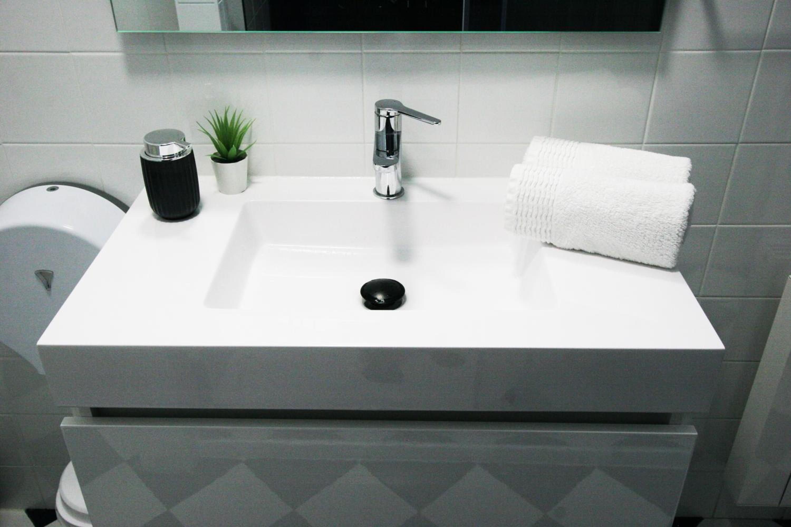 Double Room with Private Bathroom - Photo 9