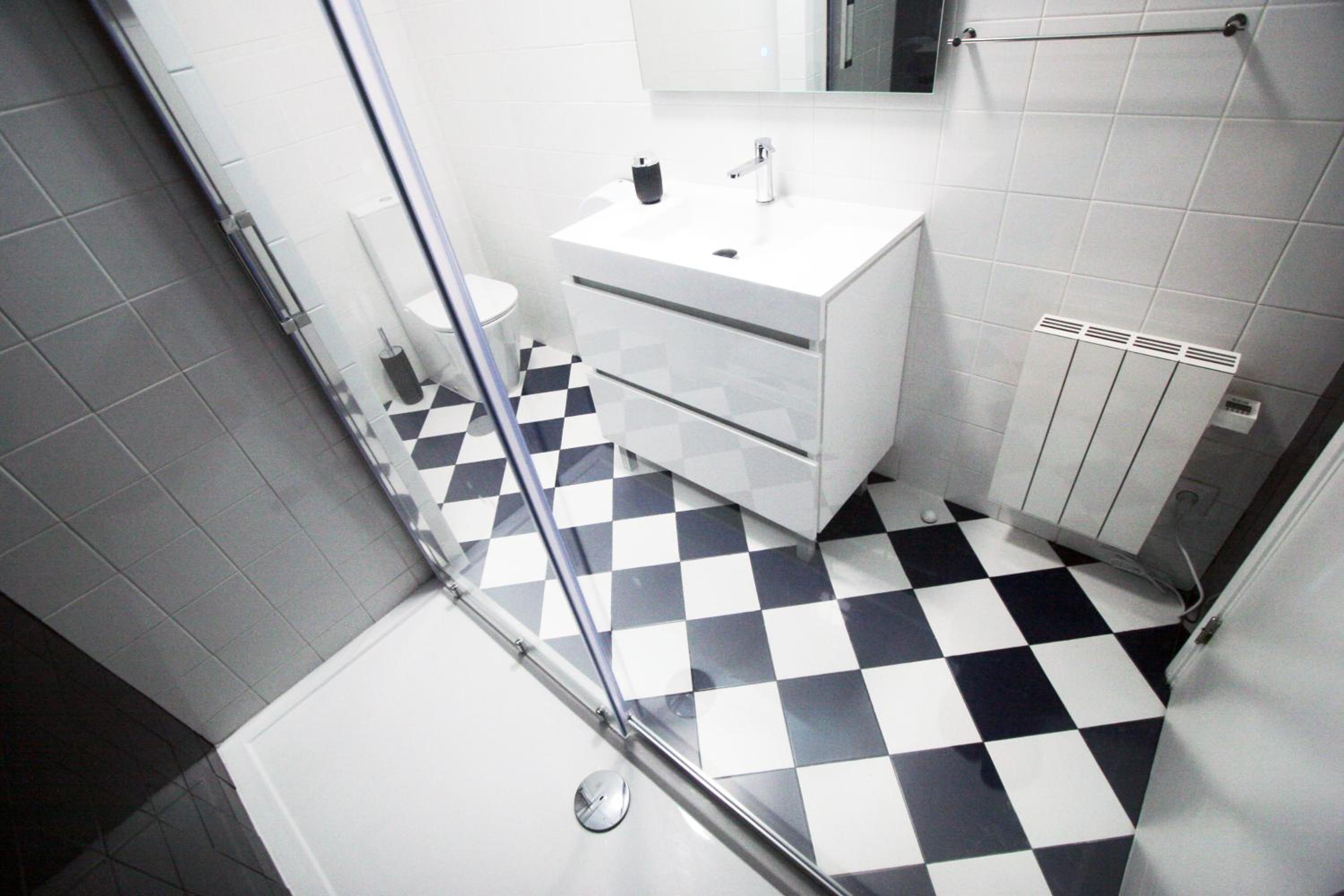 Double Room with Private Bathroom - Photo 7