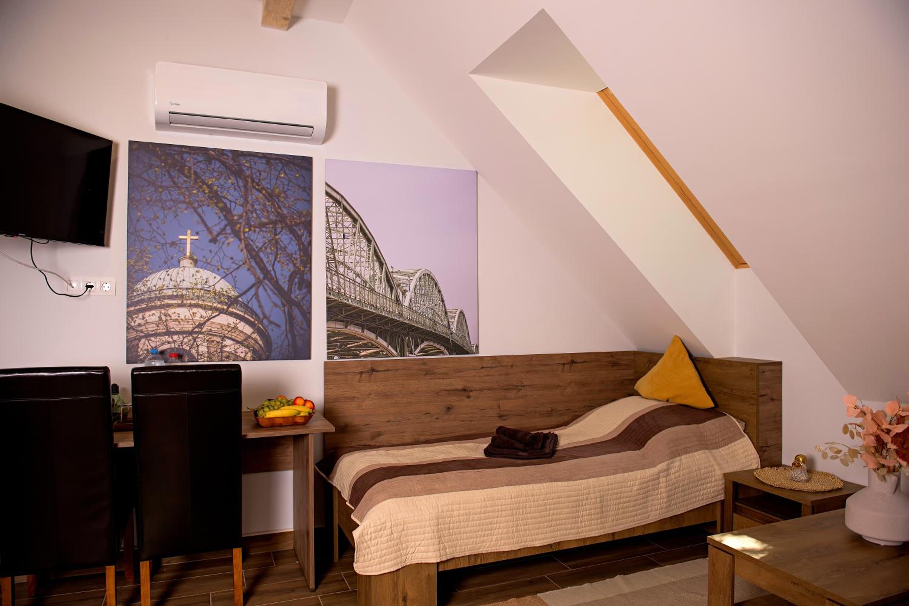 Economy Twin Room photo 1