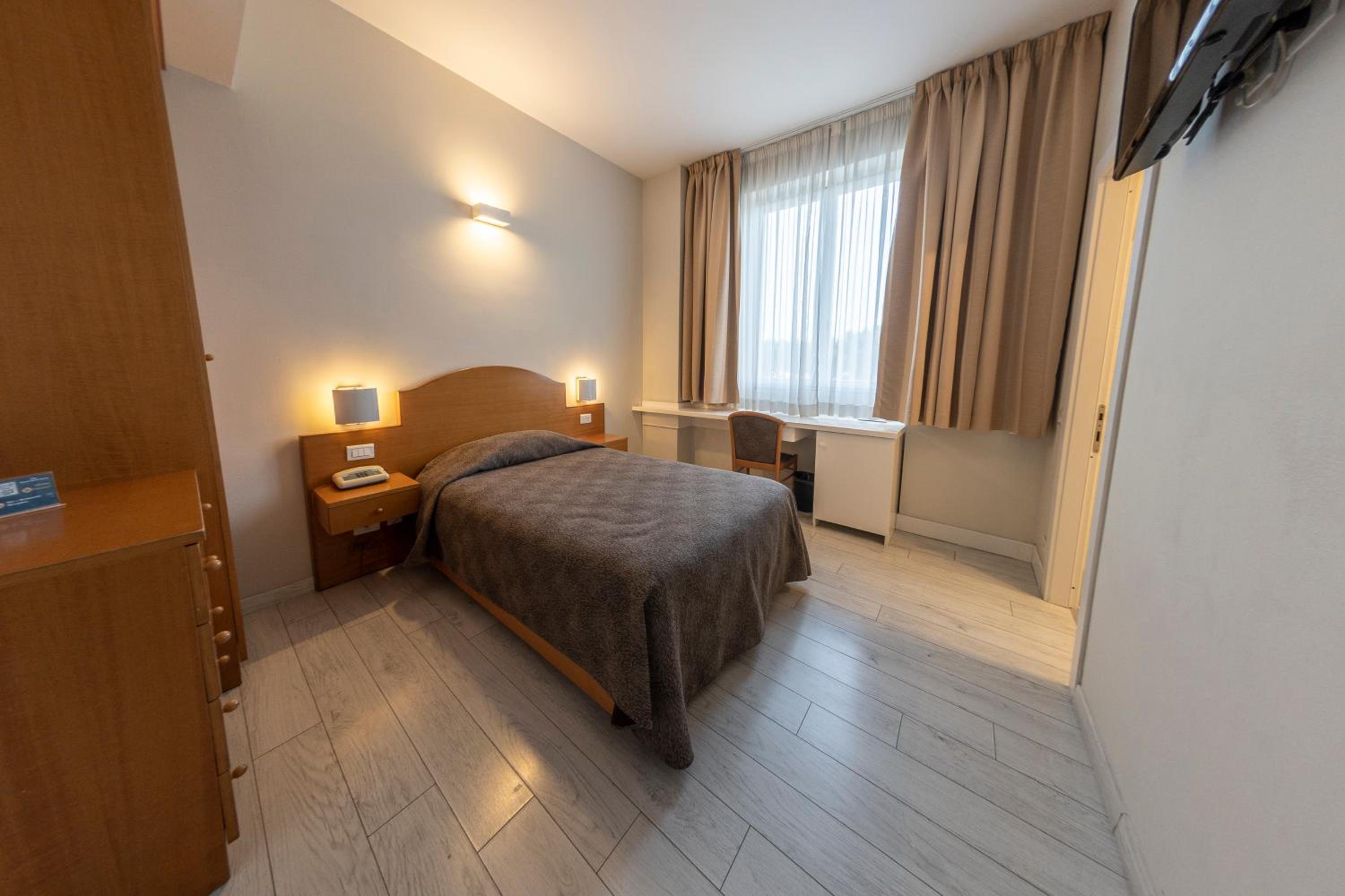 Standard  Double Room for Single Use photo 1