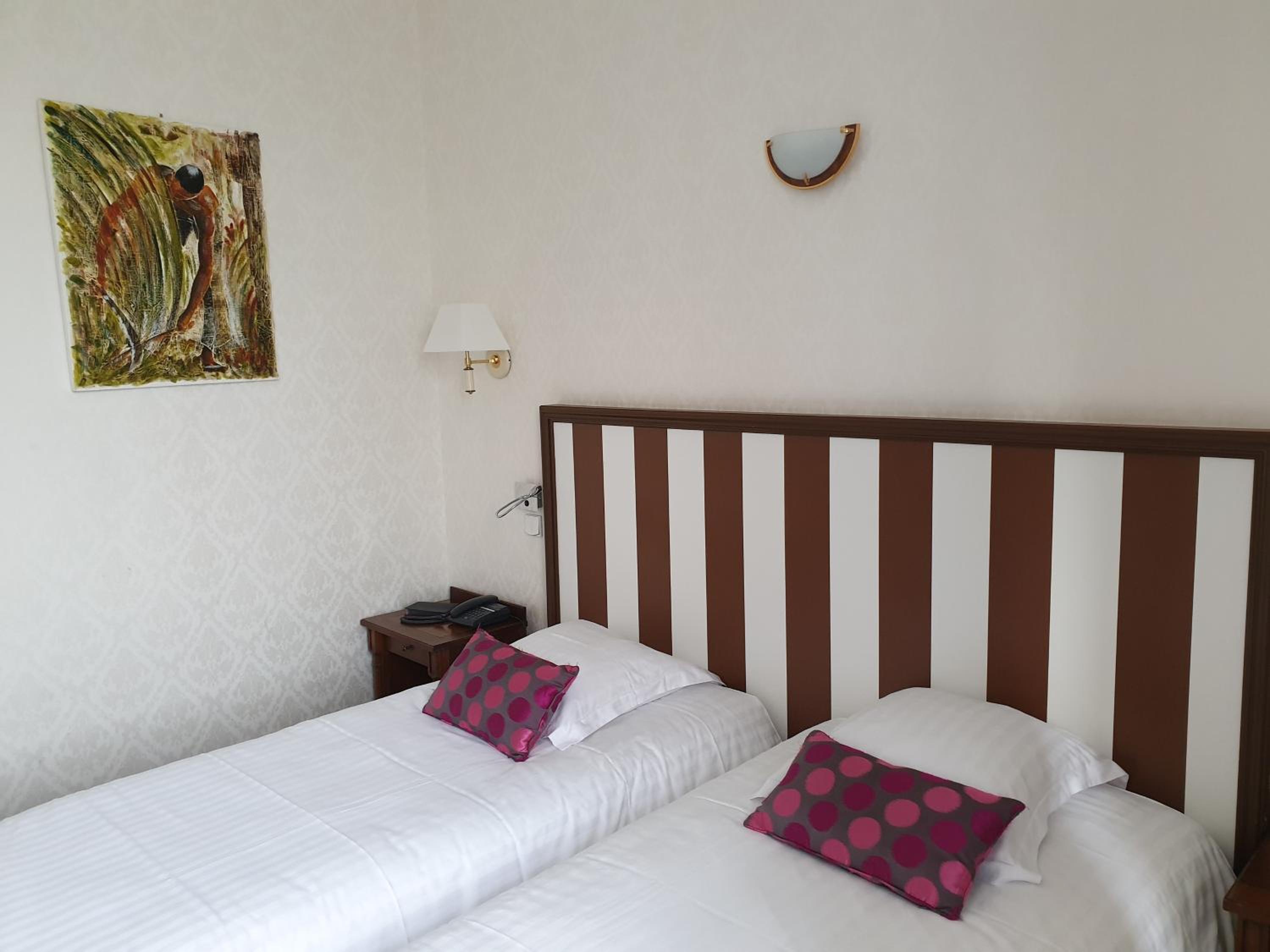 Privilege Twin Room - Photo 3