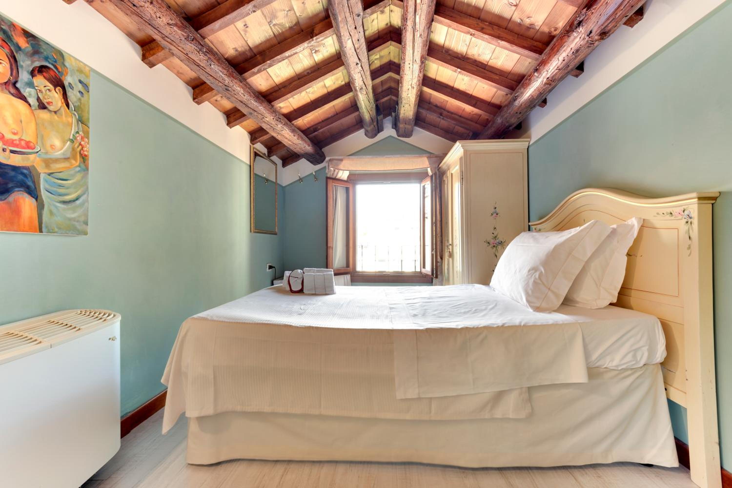 Single Room with Private Bathroom photo 2