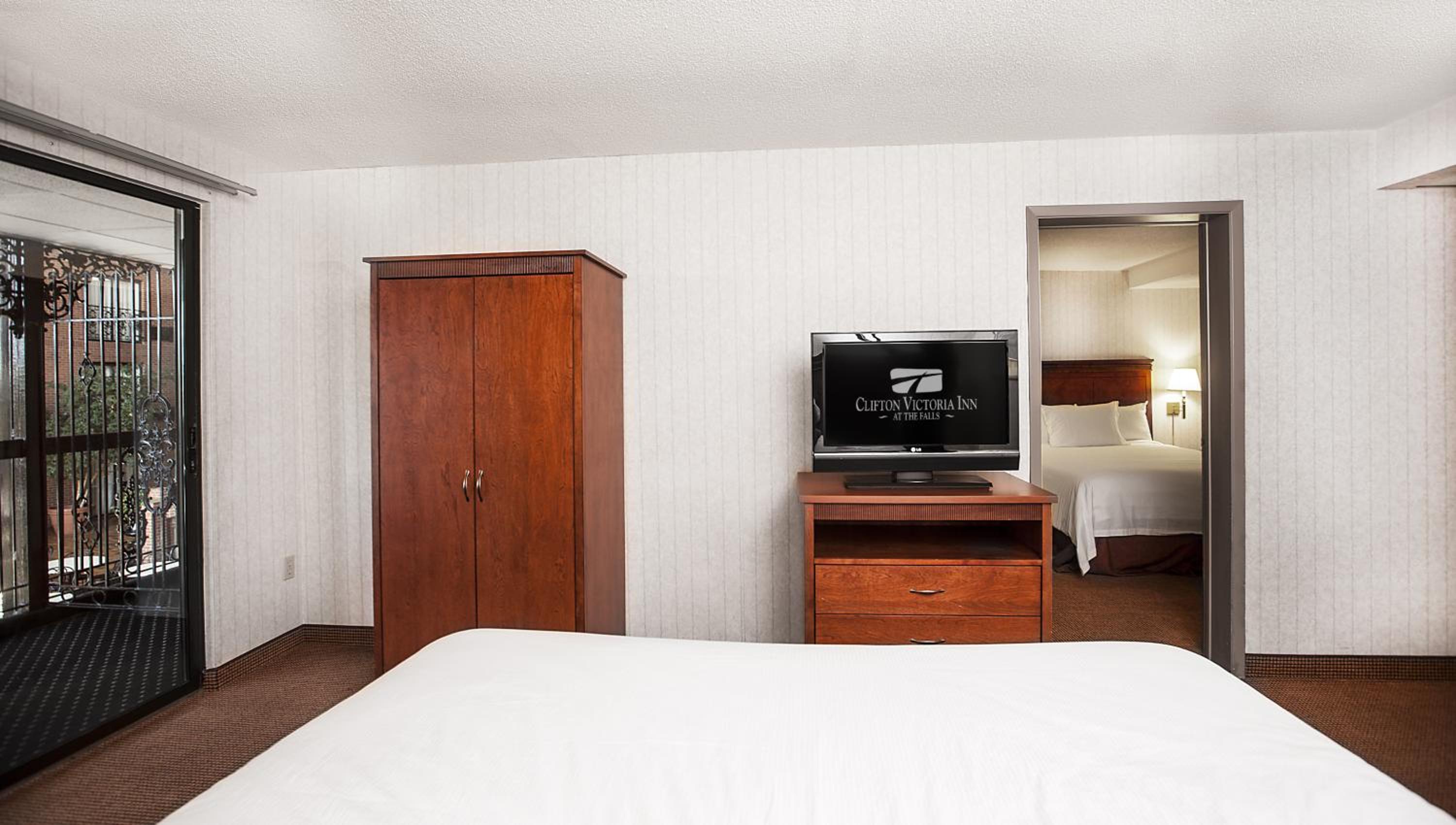 Two-Bedroom Suite and 4 Waterpark Passes - Photo 4