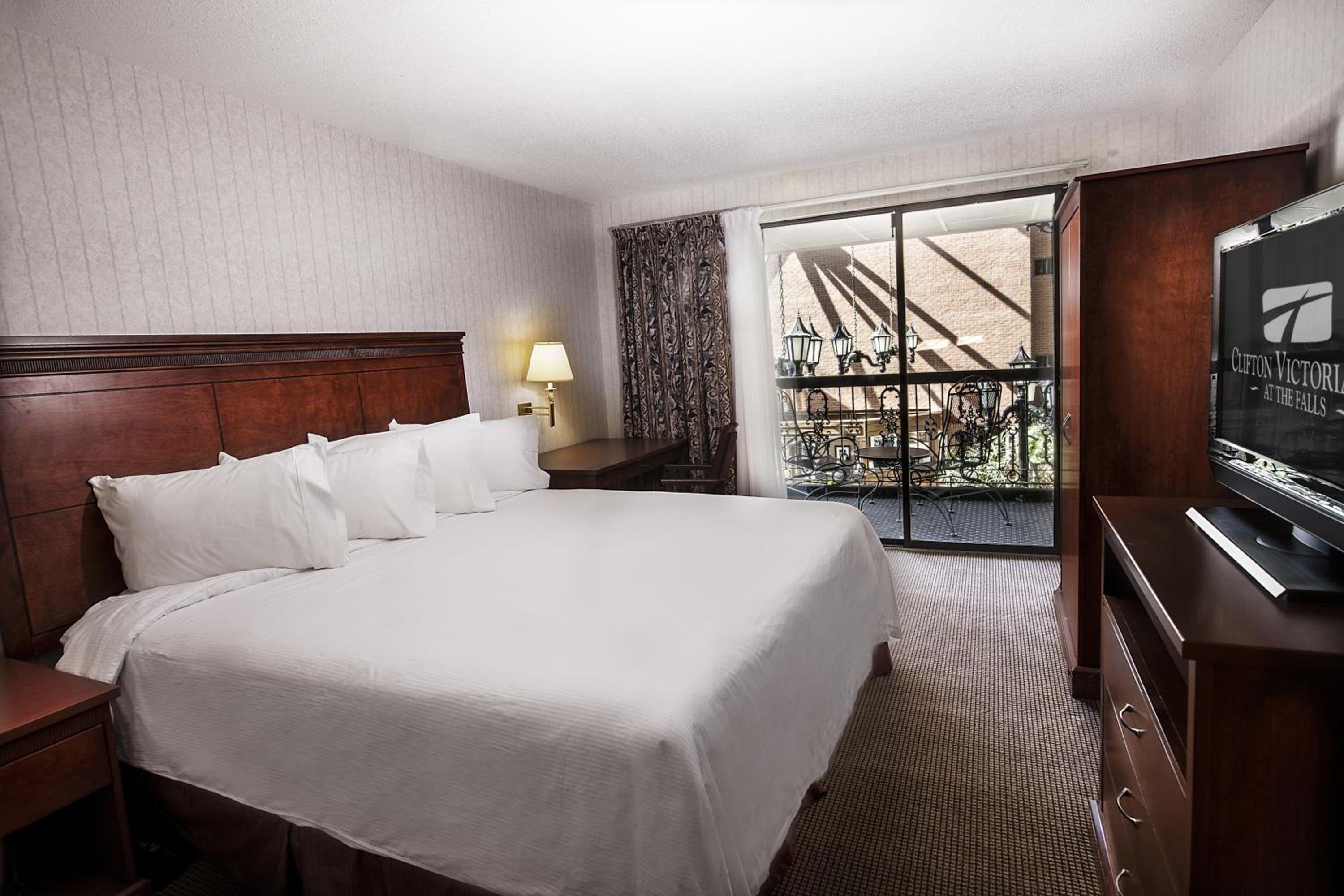 Two-Bedroom Suite and 4 Waterpark Passes - Photo 1