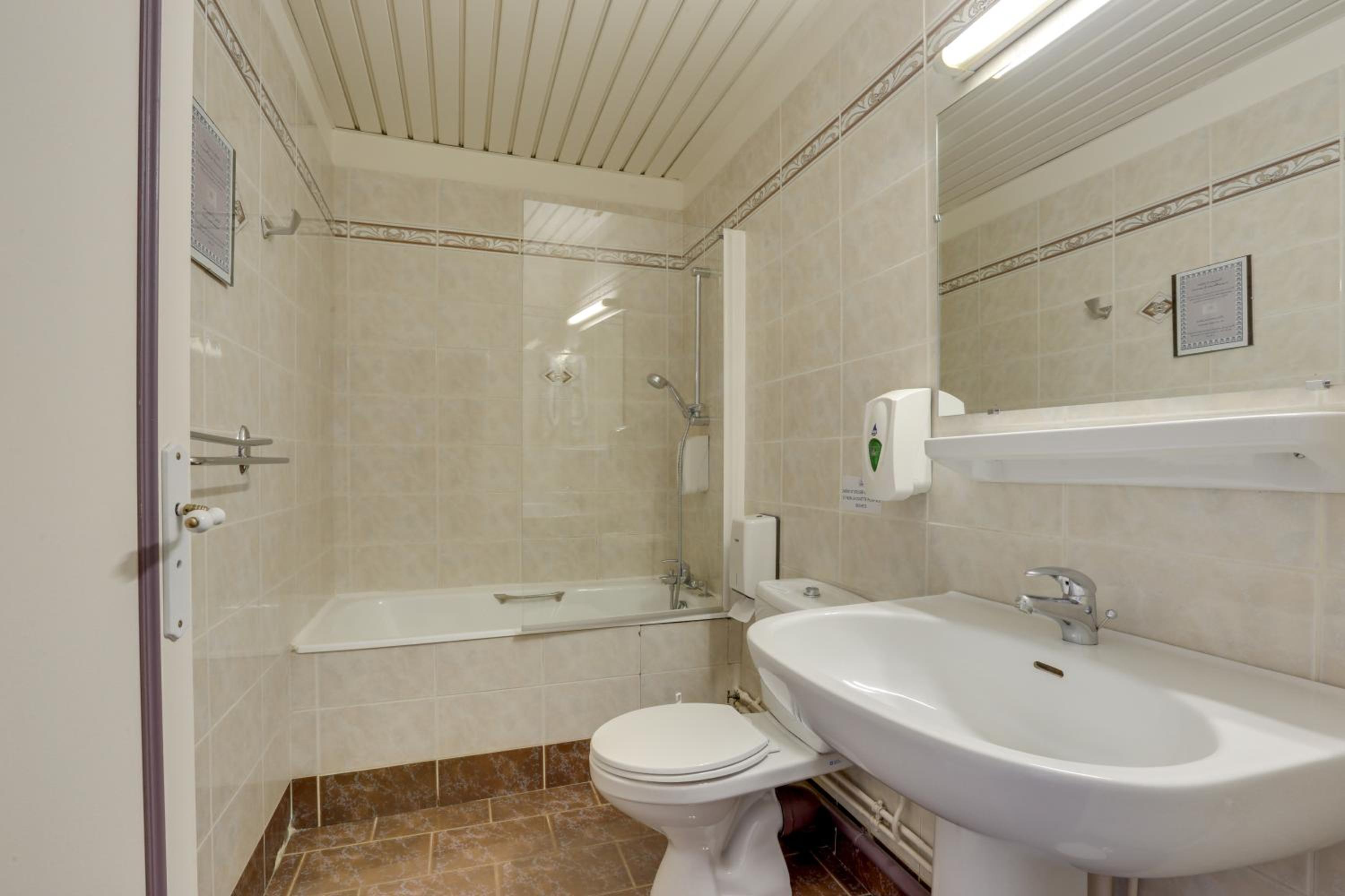 Prestige Twin Room - Photo 2