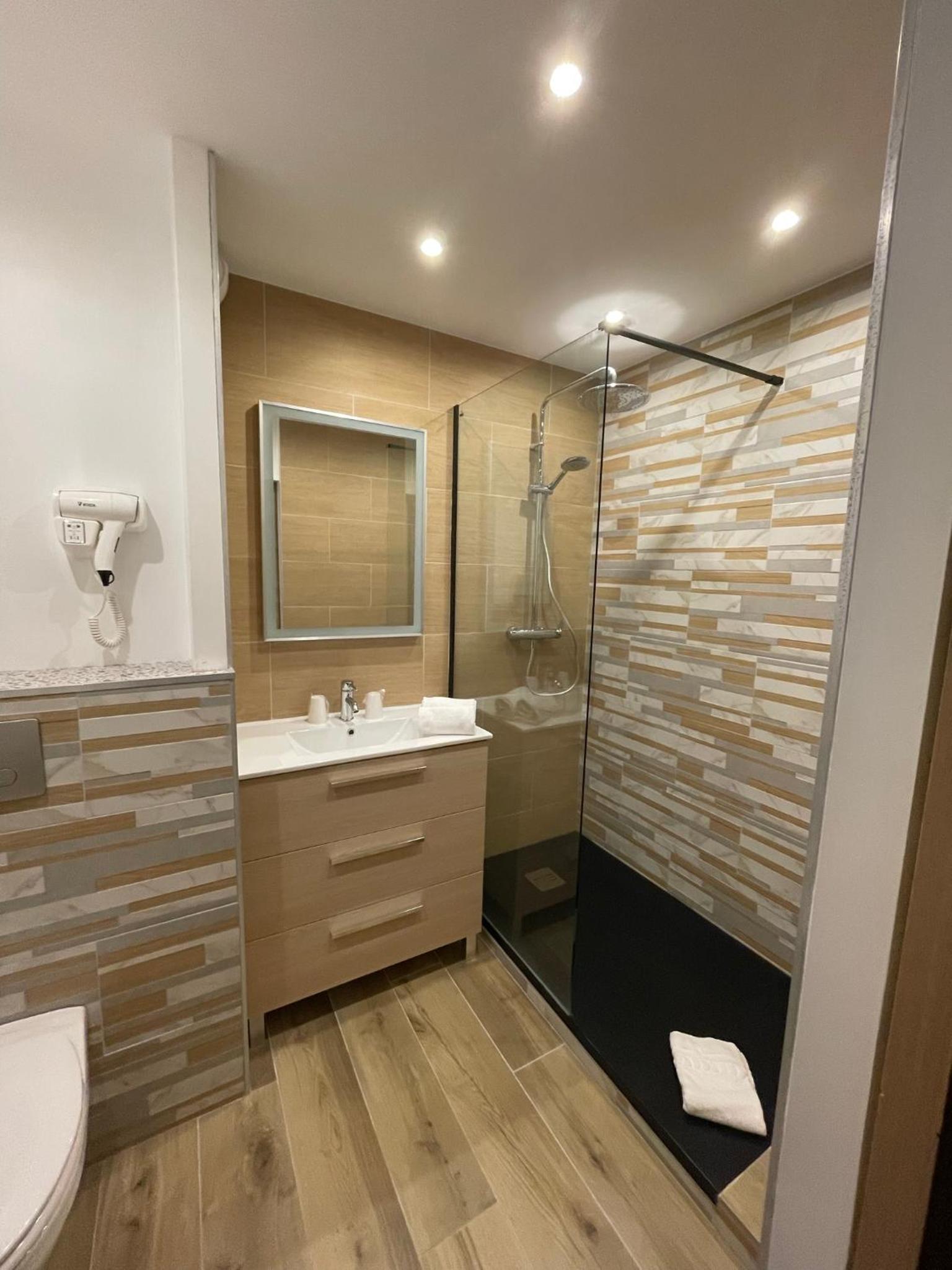Elegance Double Room - Photo 14