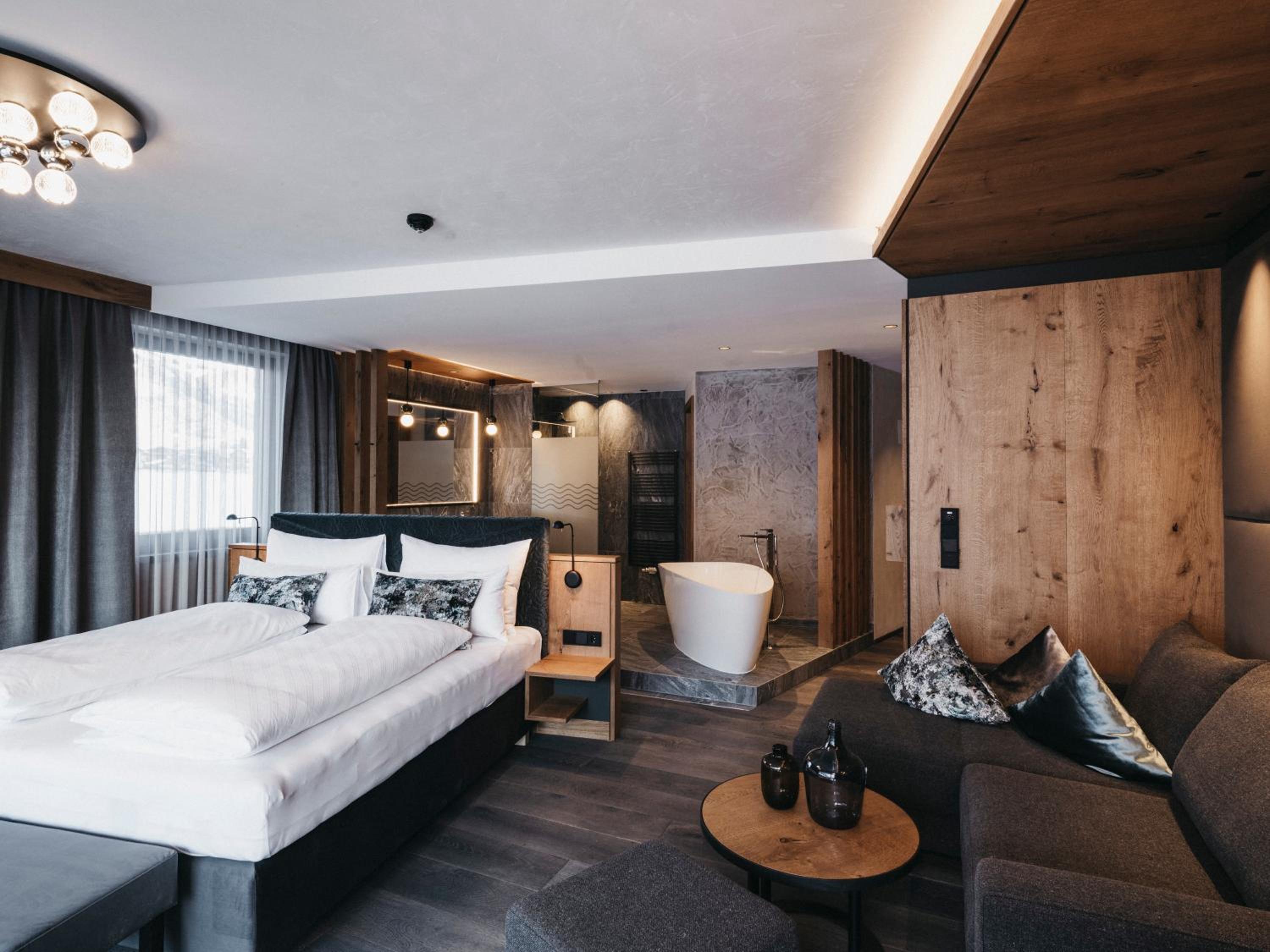 King Suite with Balcony - Photo 1