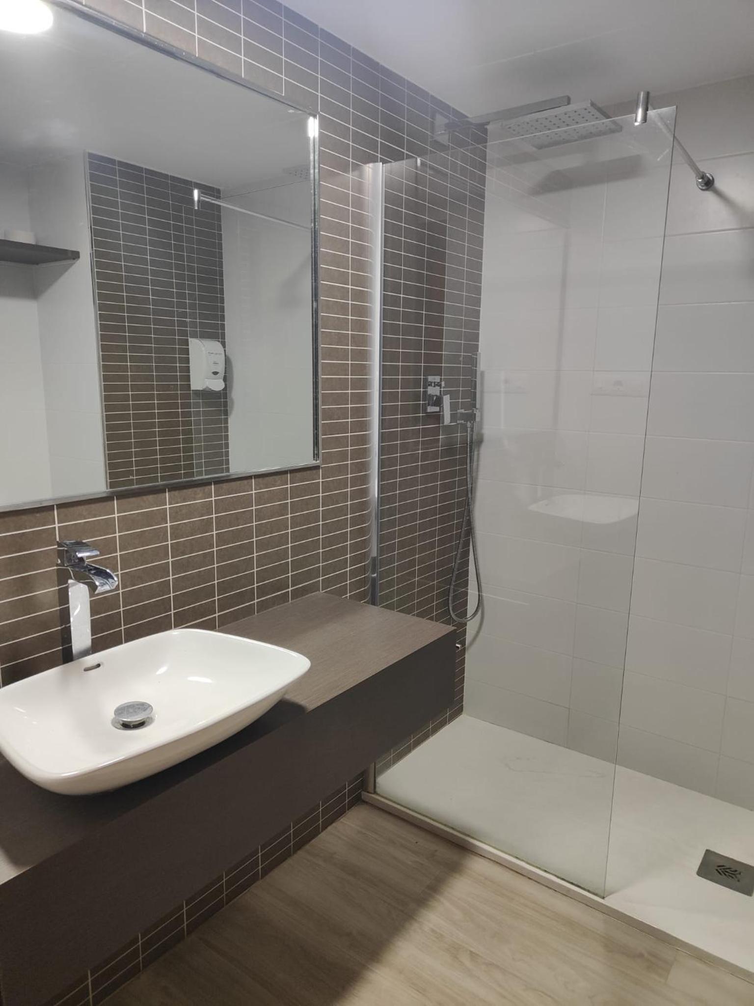 Double Room - Photo 6