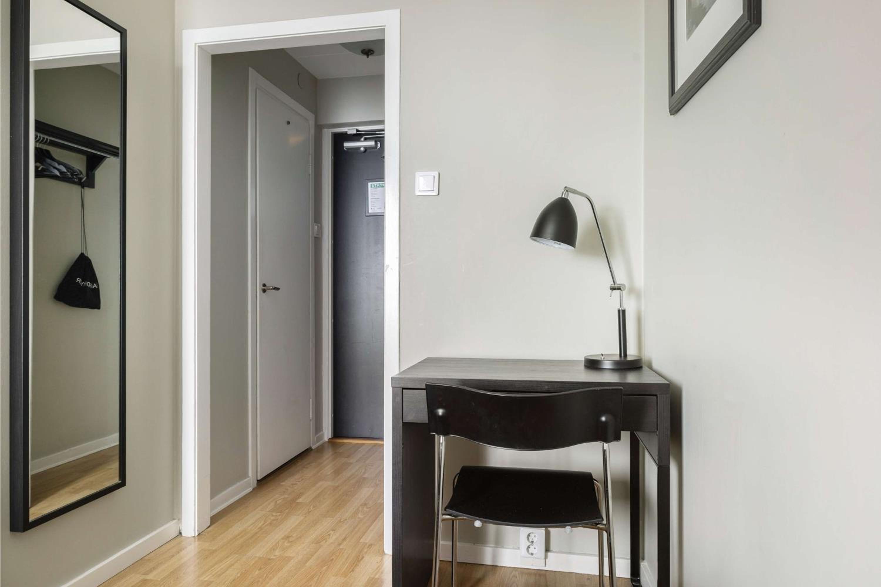 Standard Twin Room - Non-Smoking - Photo 2