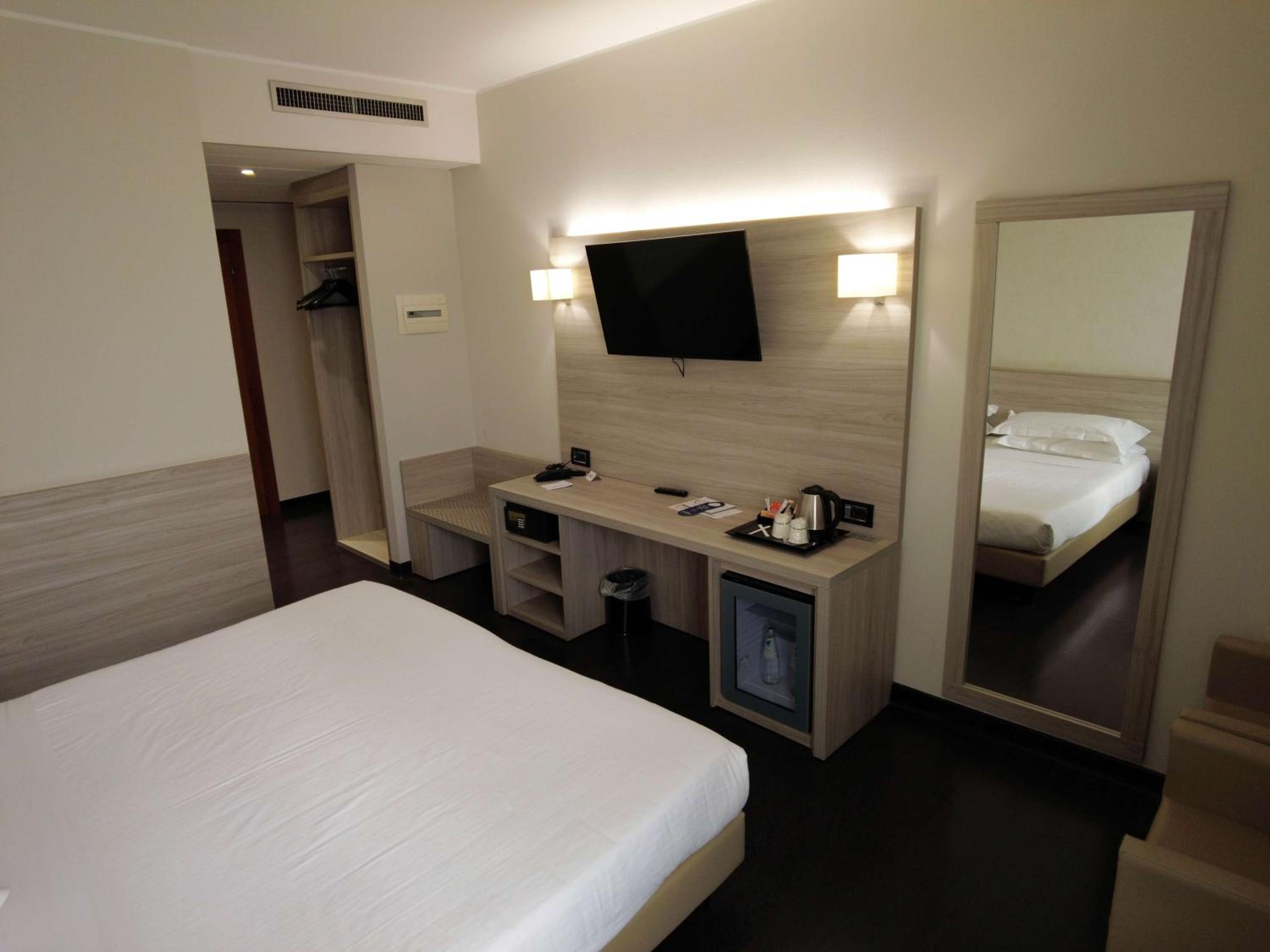 Comfort King Room - Photo 3