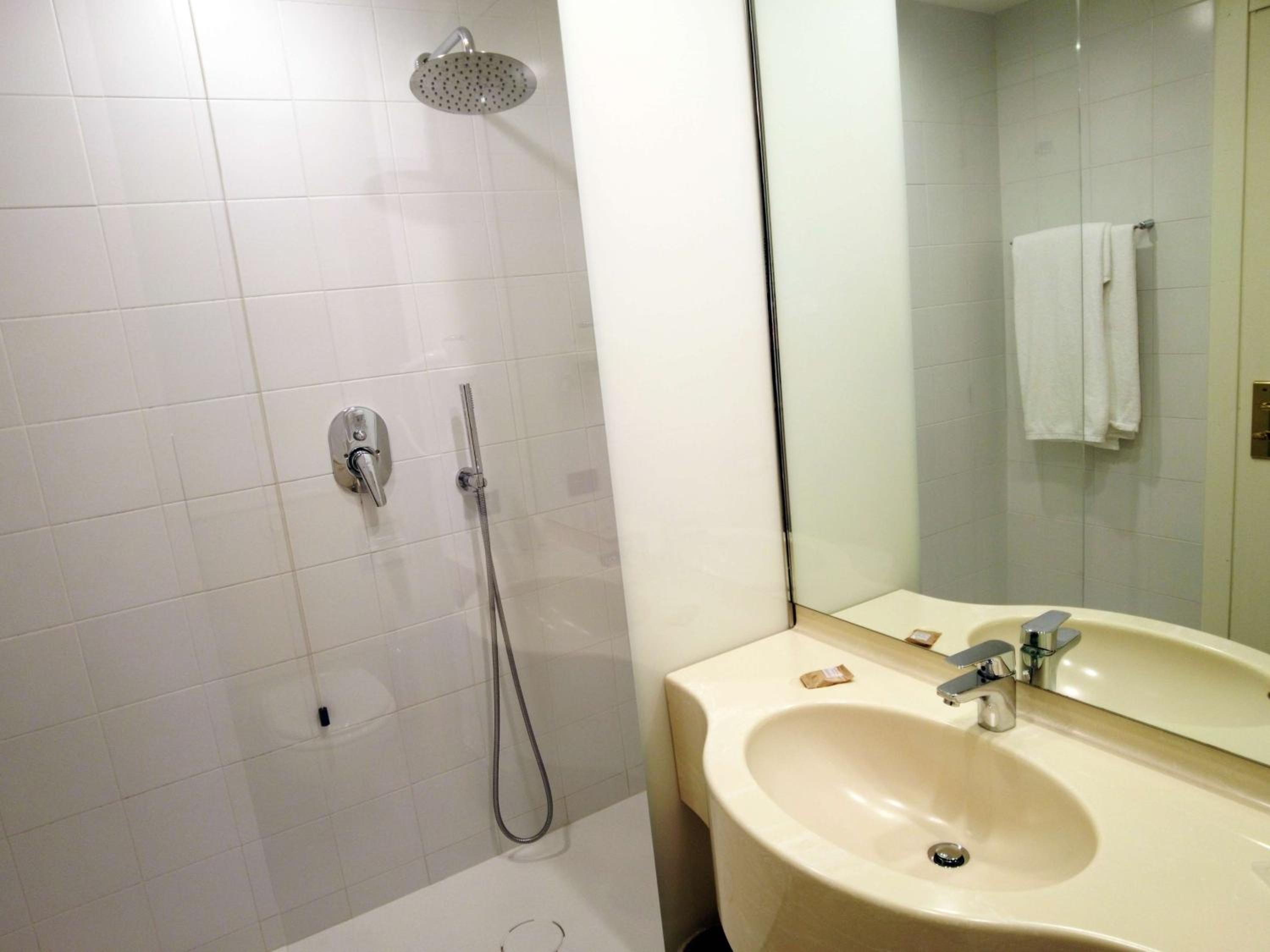Standard King Room - Photo 2