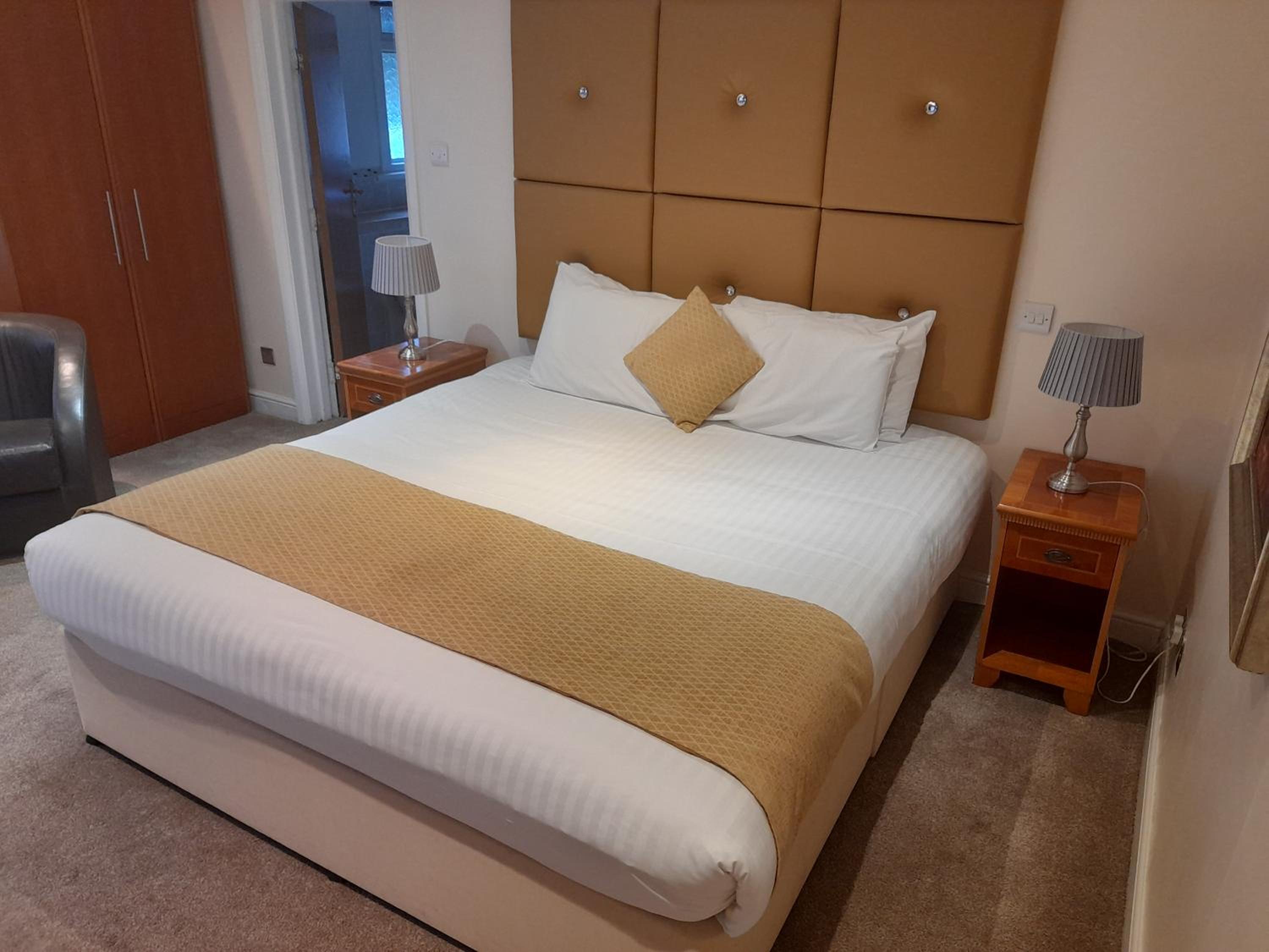 Suite with Spa Bath - Photo 1