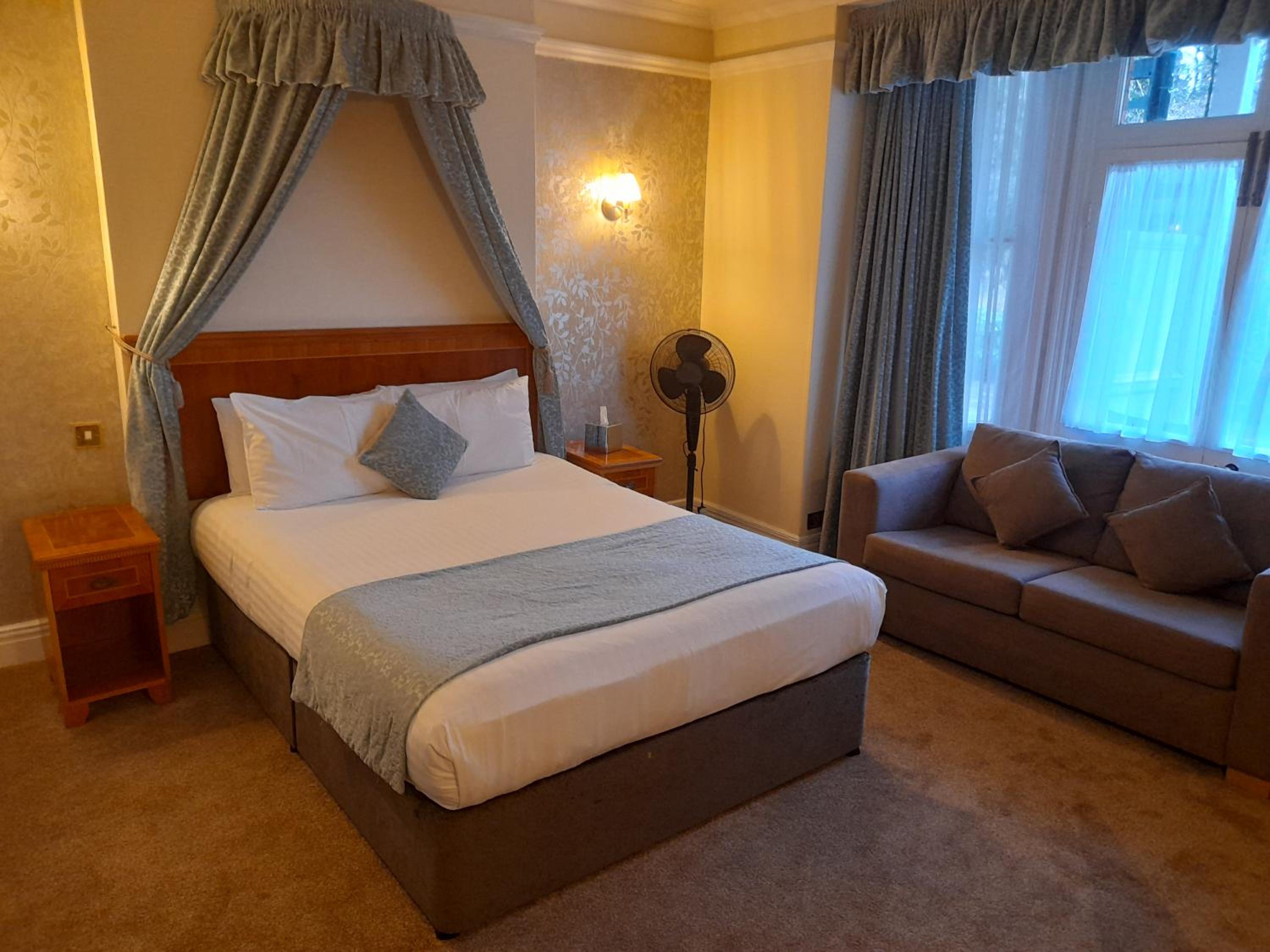 Suite - Photo 1
