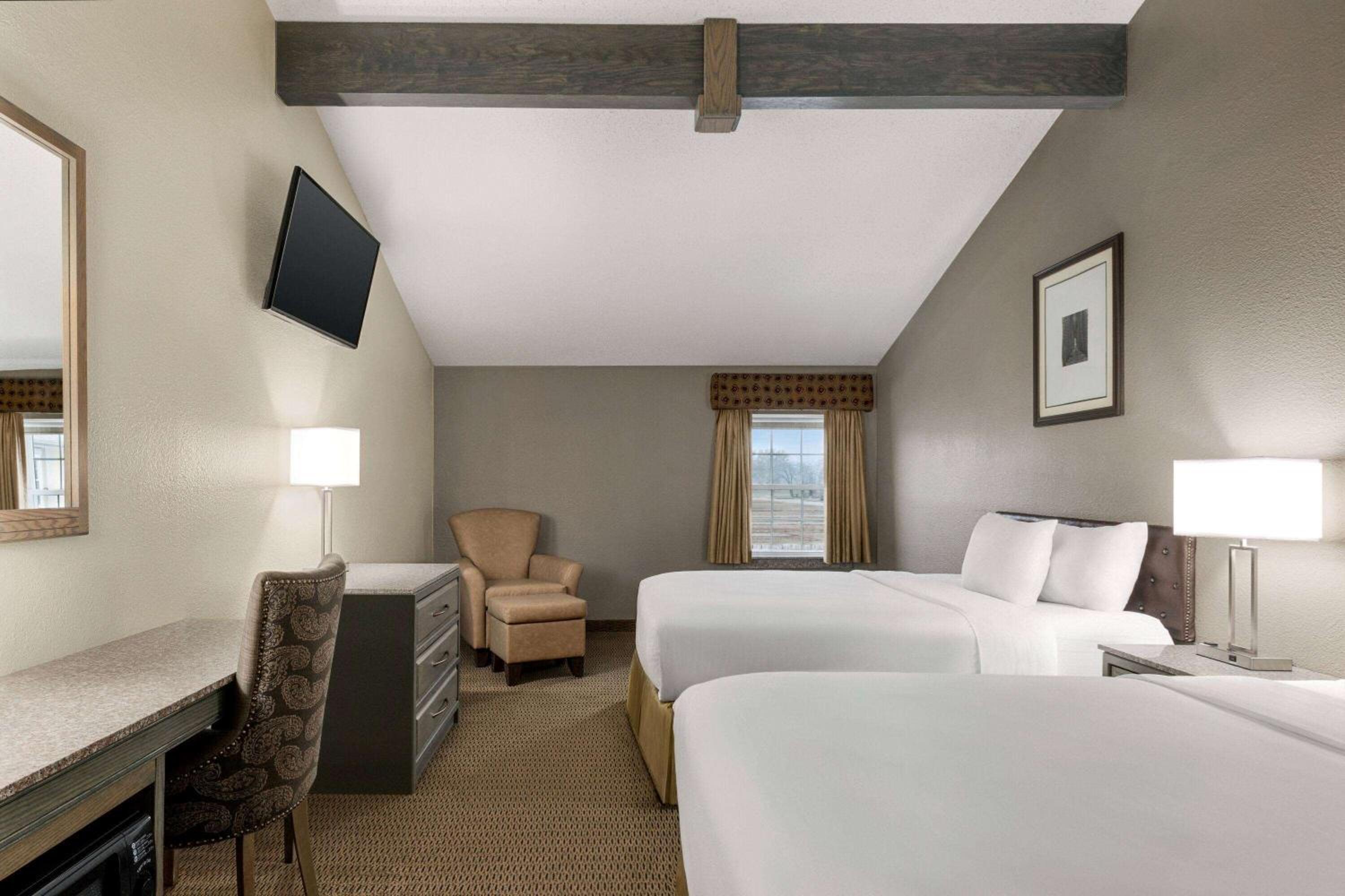 2 Queen Beds, Deluxe, Non-Smoking - Photo 1