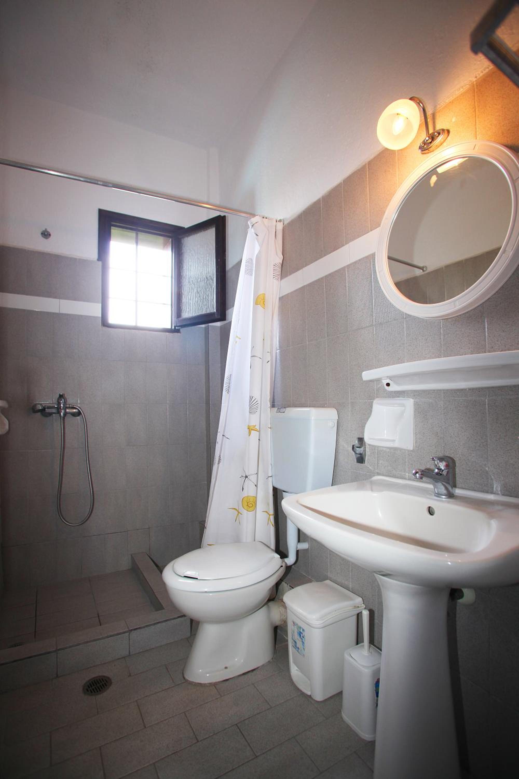 Economy Double or Twin Room photo 3