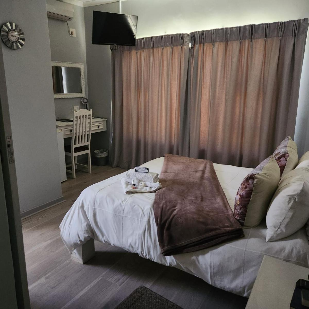 Double Room with Private Bathroom photo 3