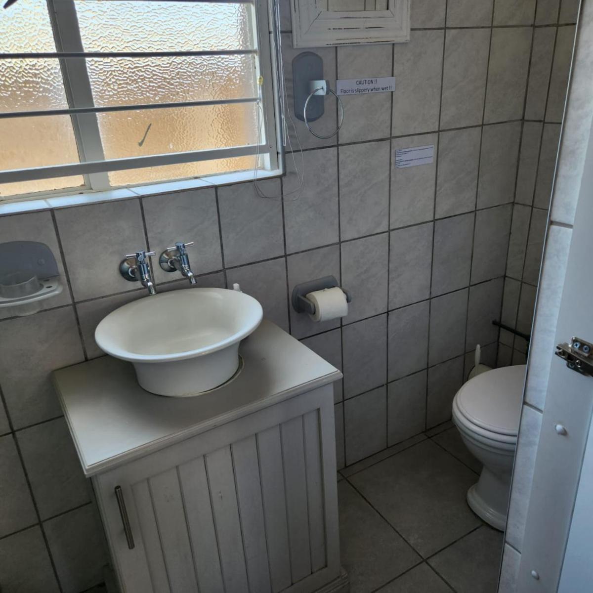 Twin Room with Private Bathroom photo 2
