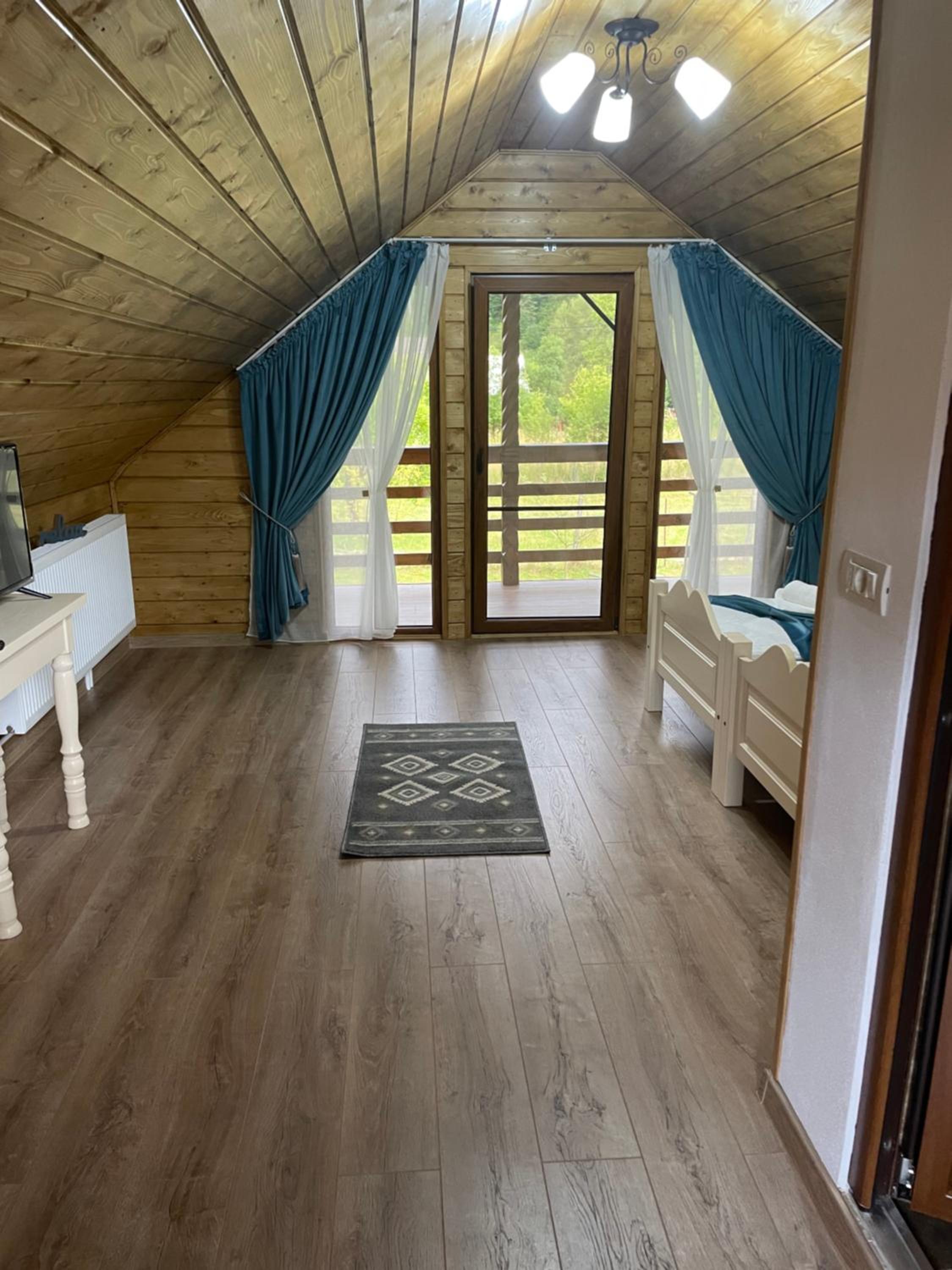 Deluxe Double or Twin Room with Mountain View - Photo 10