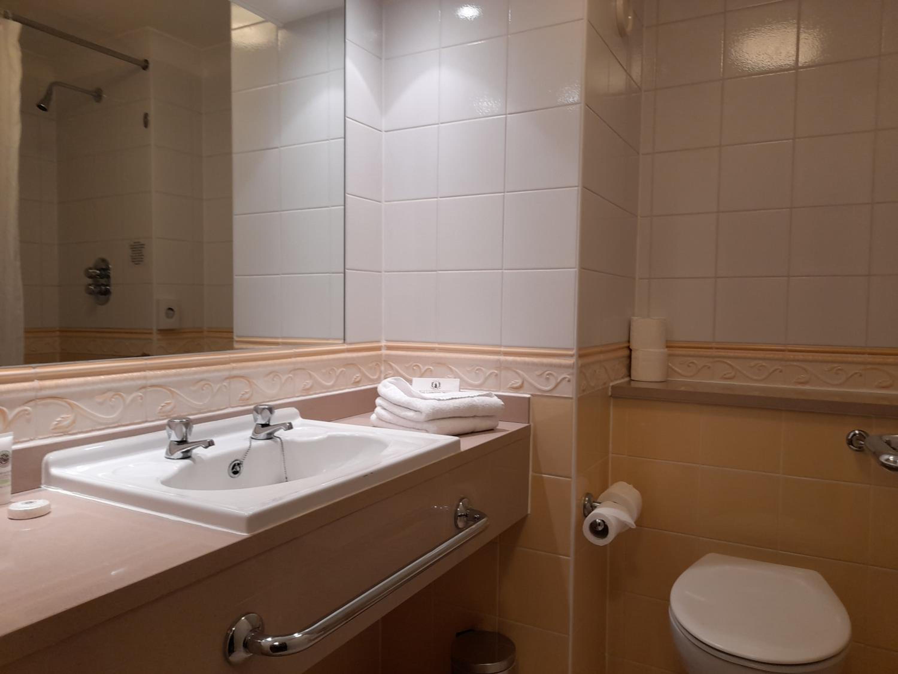 Executive Twin Room - Photo 2