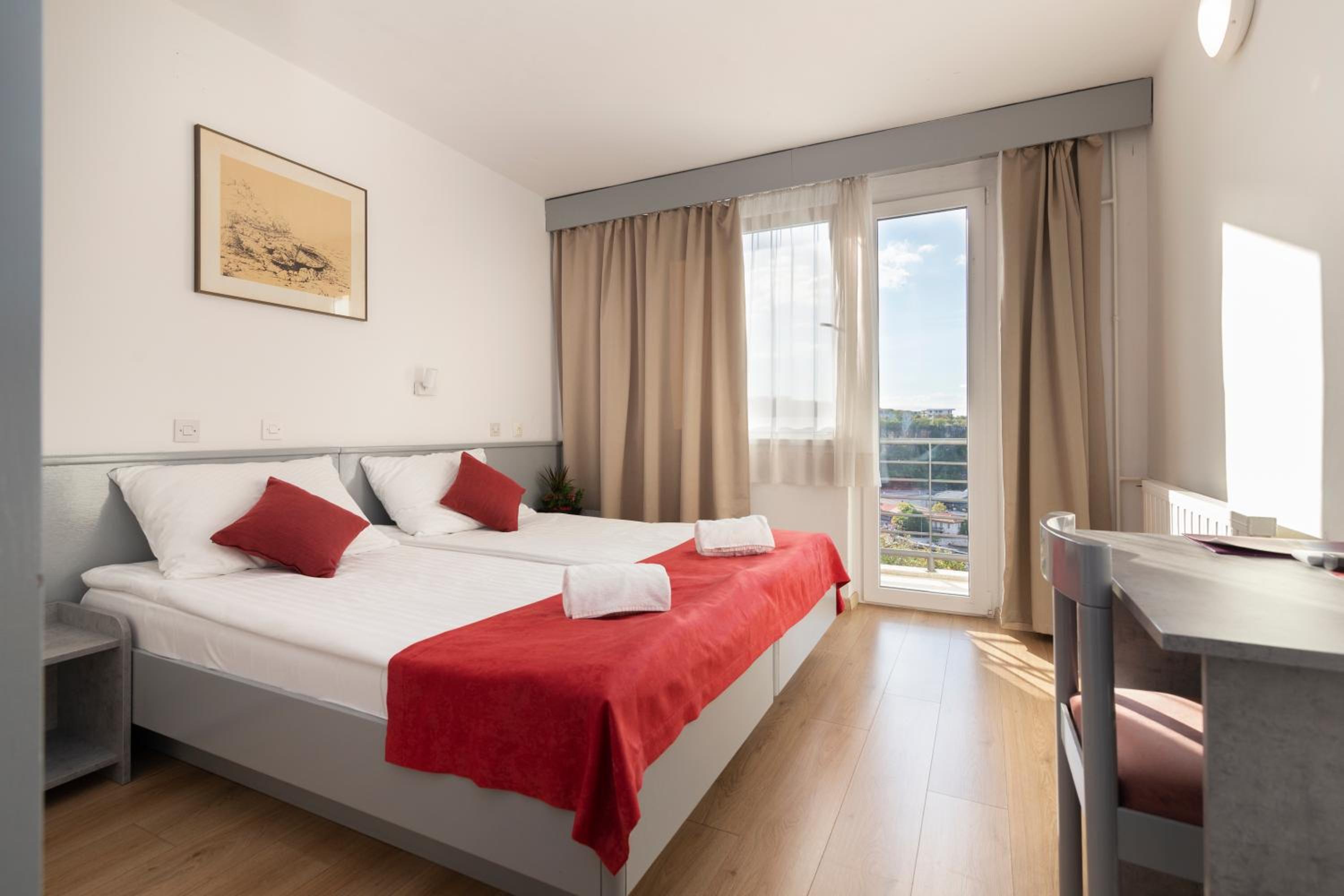 Standard Twin Room - Photo 10