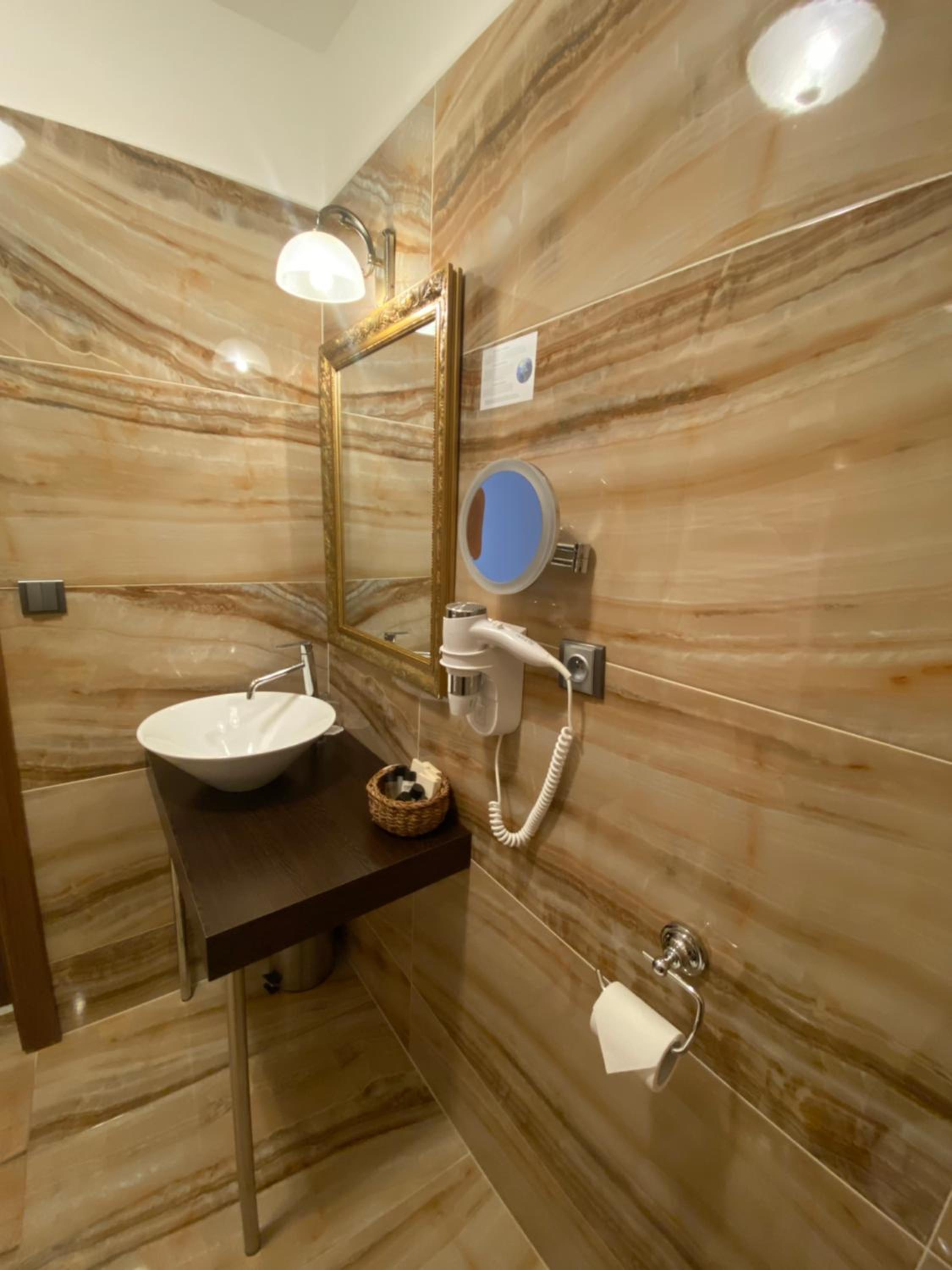 King Room with Balcony photo 2