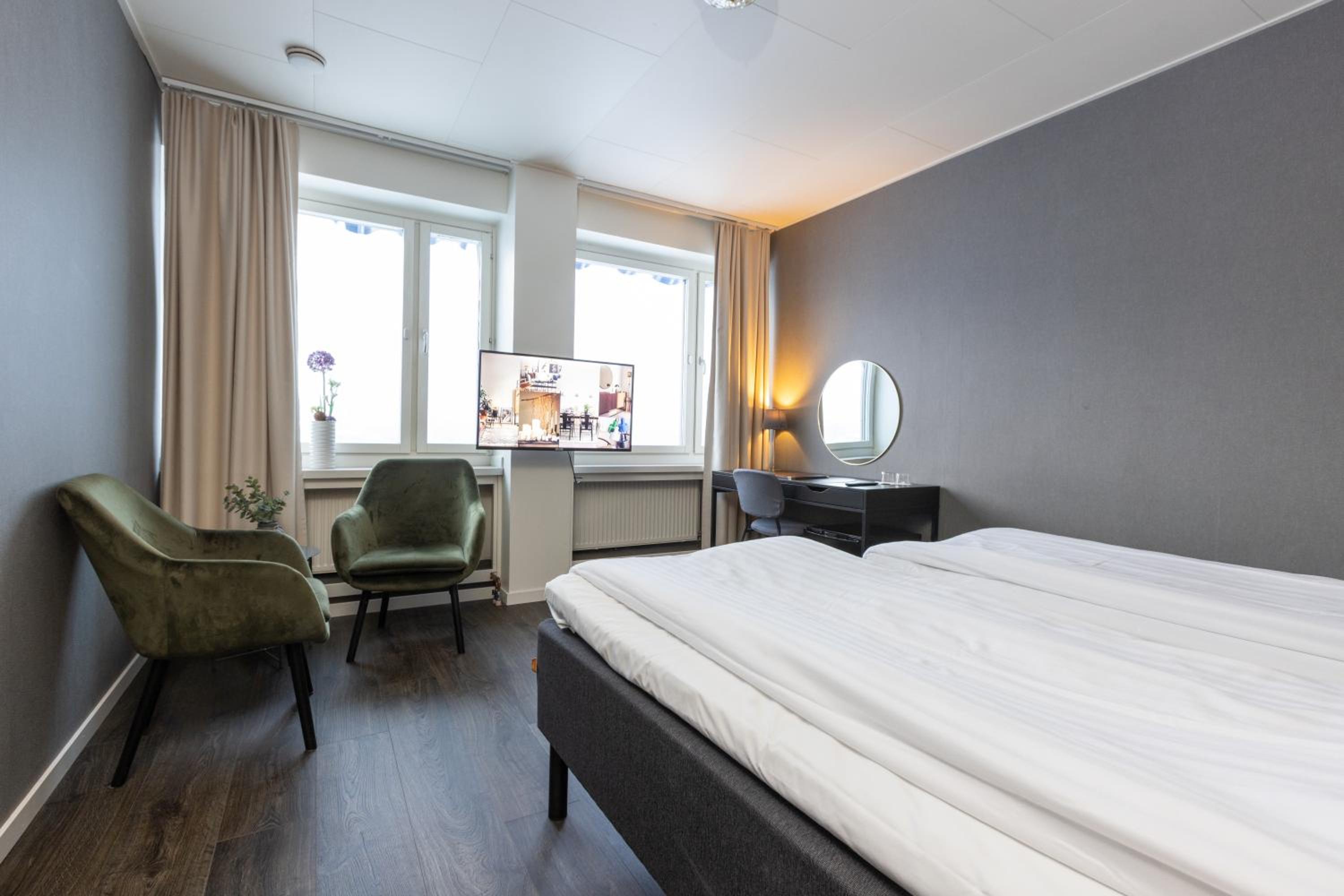 Large Double or Twin Room photo 1