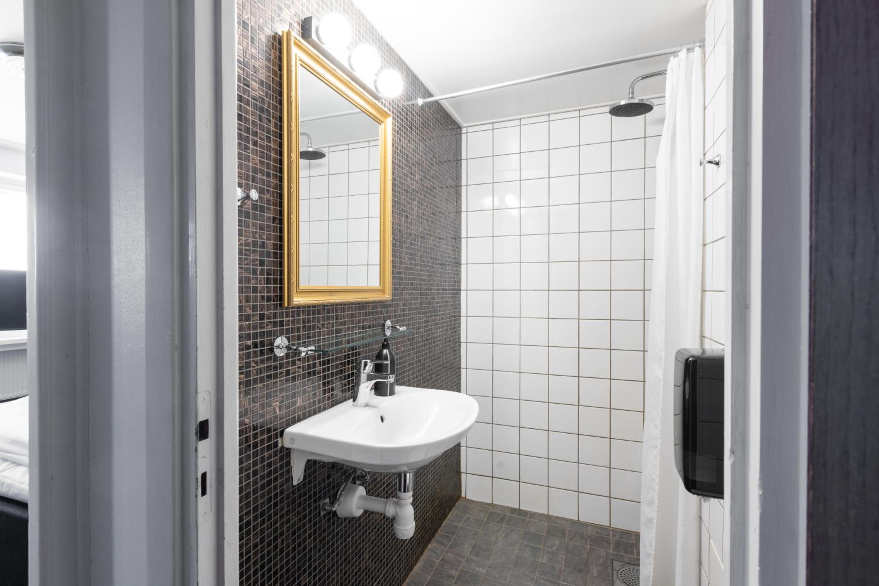 Large Double or Twin Room photo 2