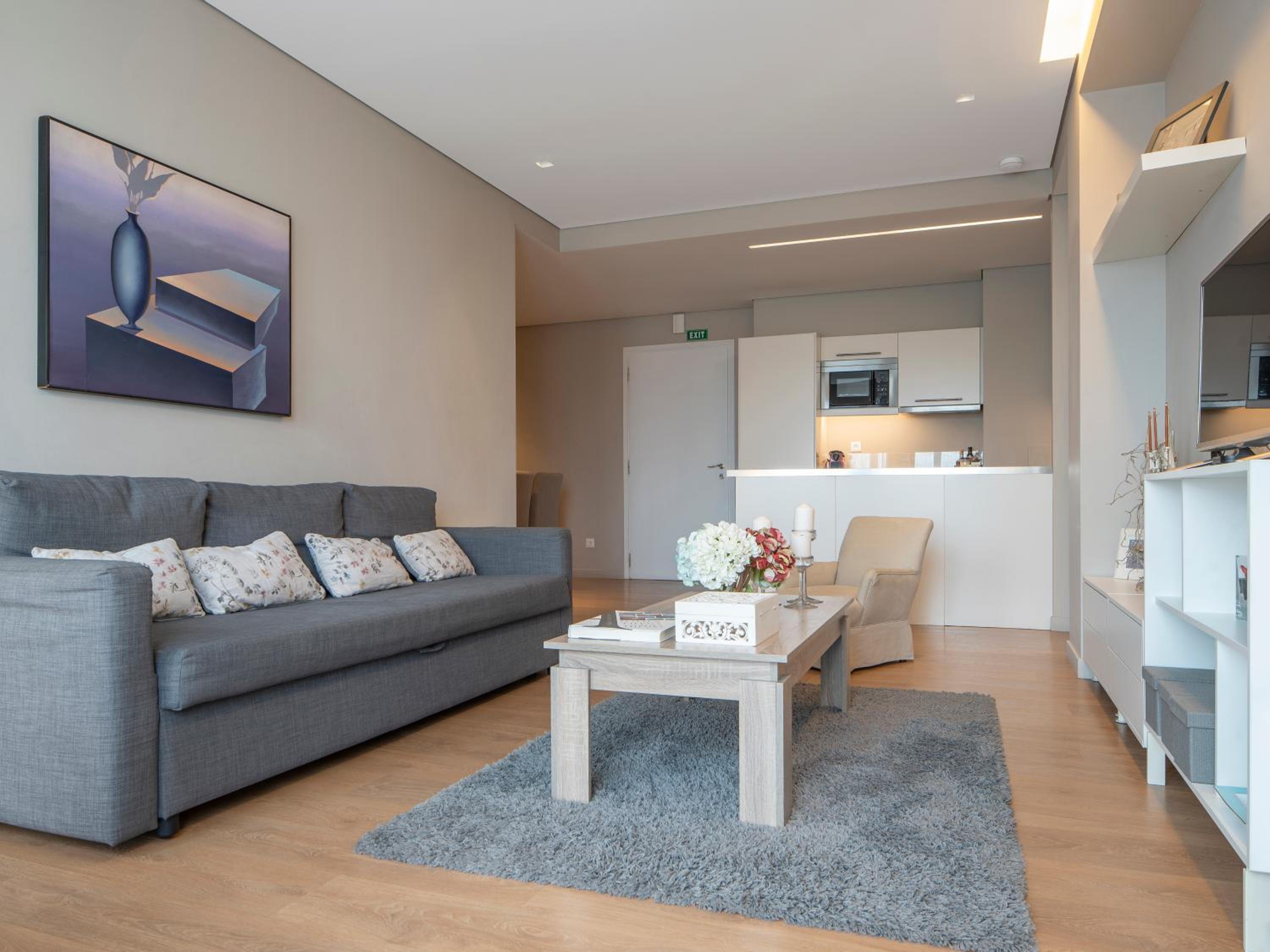 Deluxe One-Bedroom Apartment with Balcony  photo 3