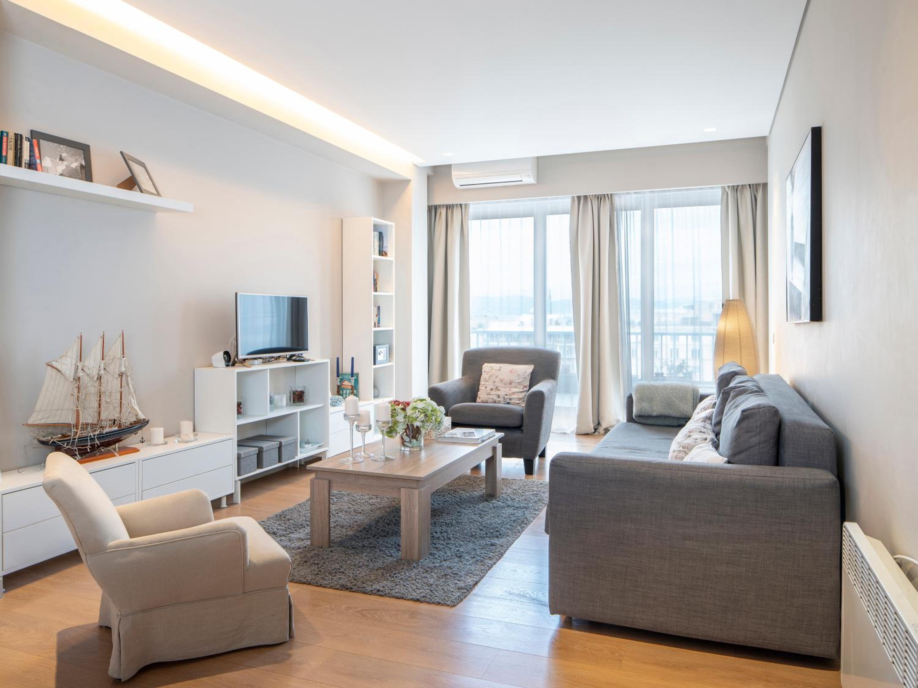 Deluxe One-Bedroom Apartment with Balcony  photo 1