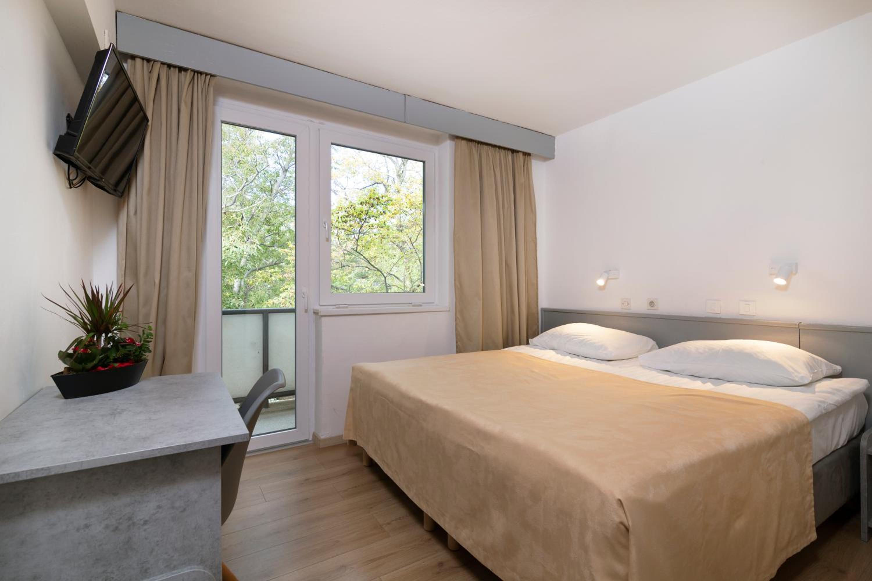 Superior Double or Twin Room - Photo 1