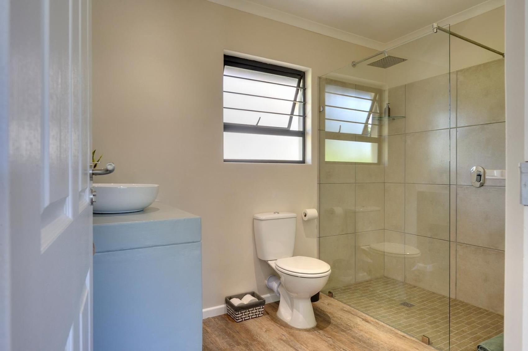 Two-Bedroom Cottage - Photo 2
