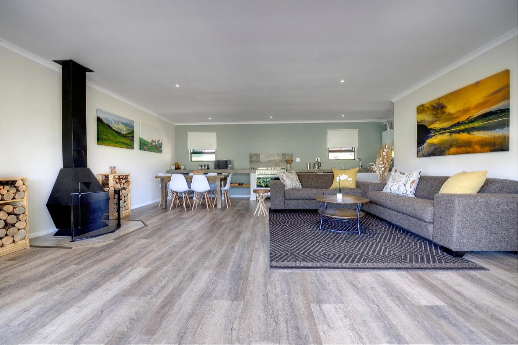 Two-Bedroom Cottage - Photo 4