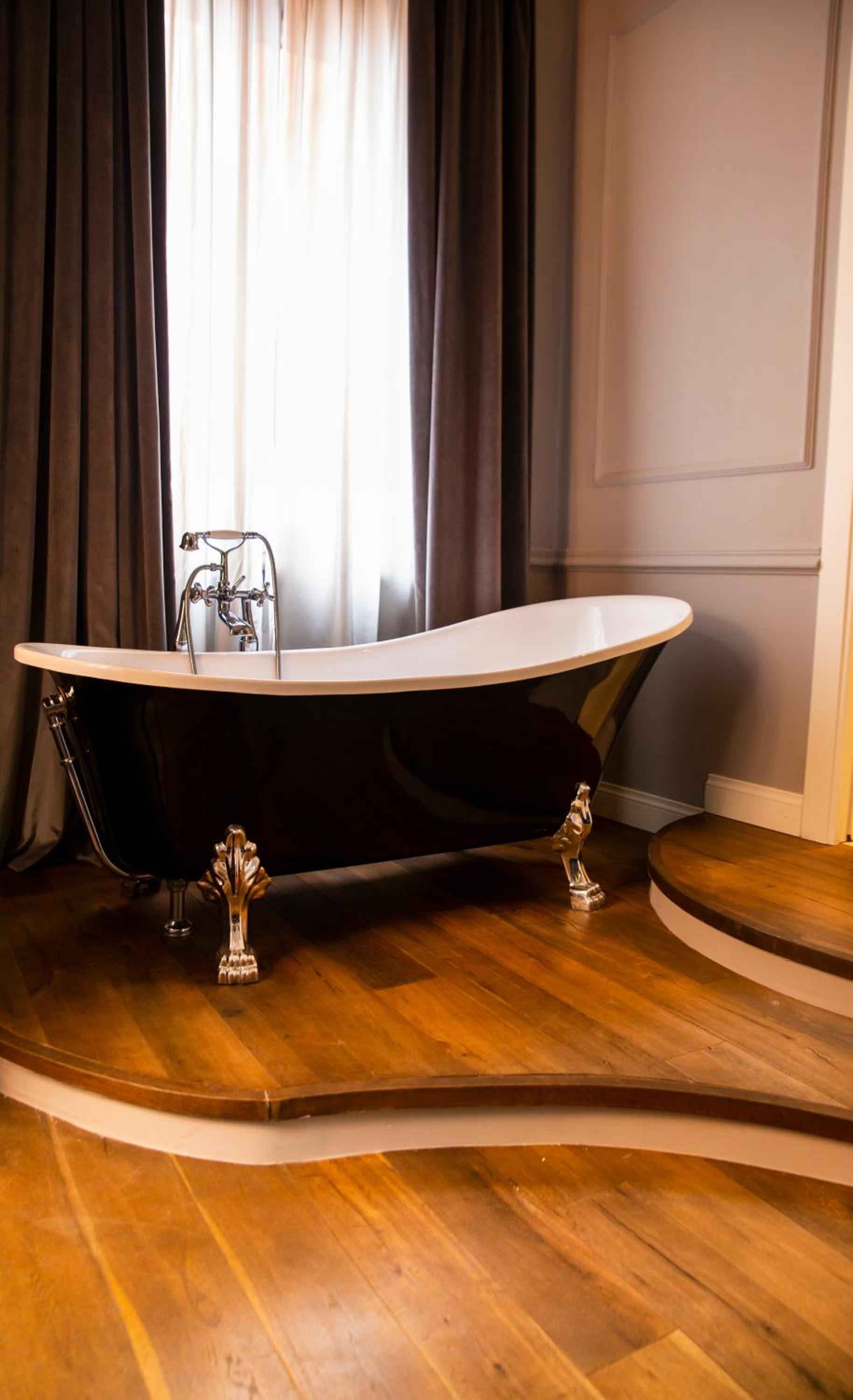 Deluxe Double Room with Bath photo 3
