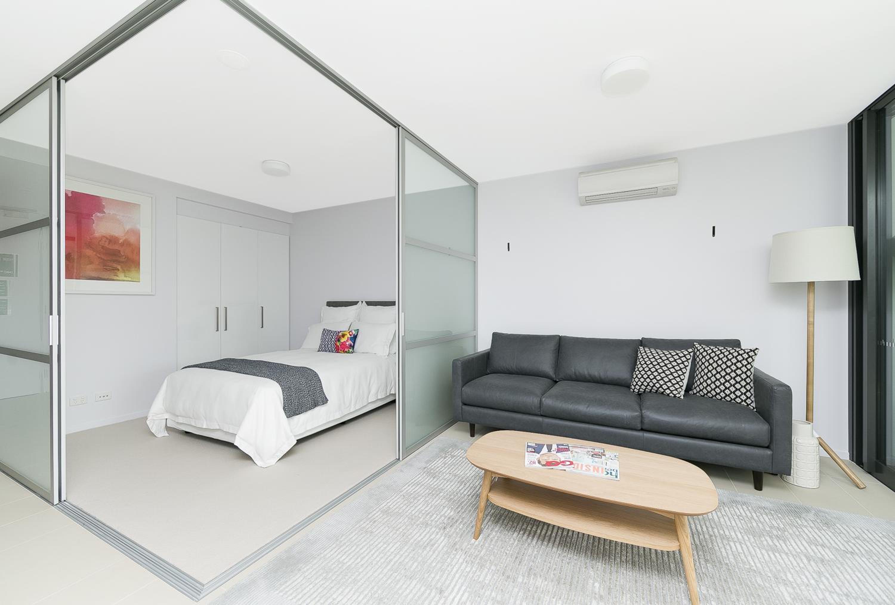 One Bedroom Apartment with Balcony photo 2