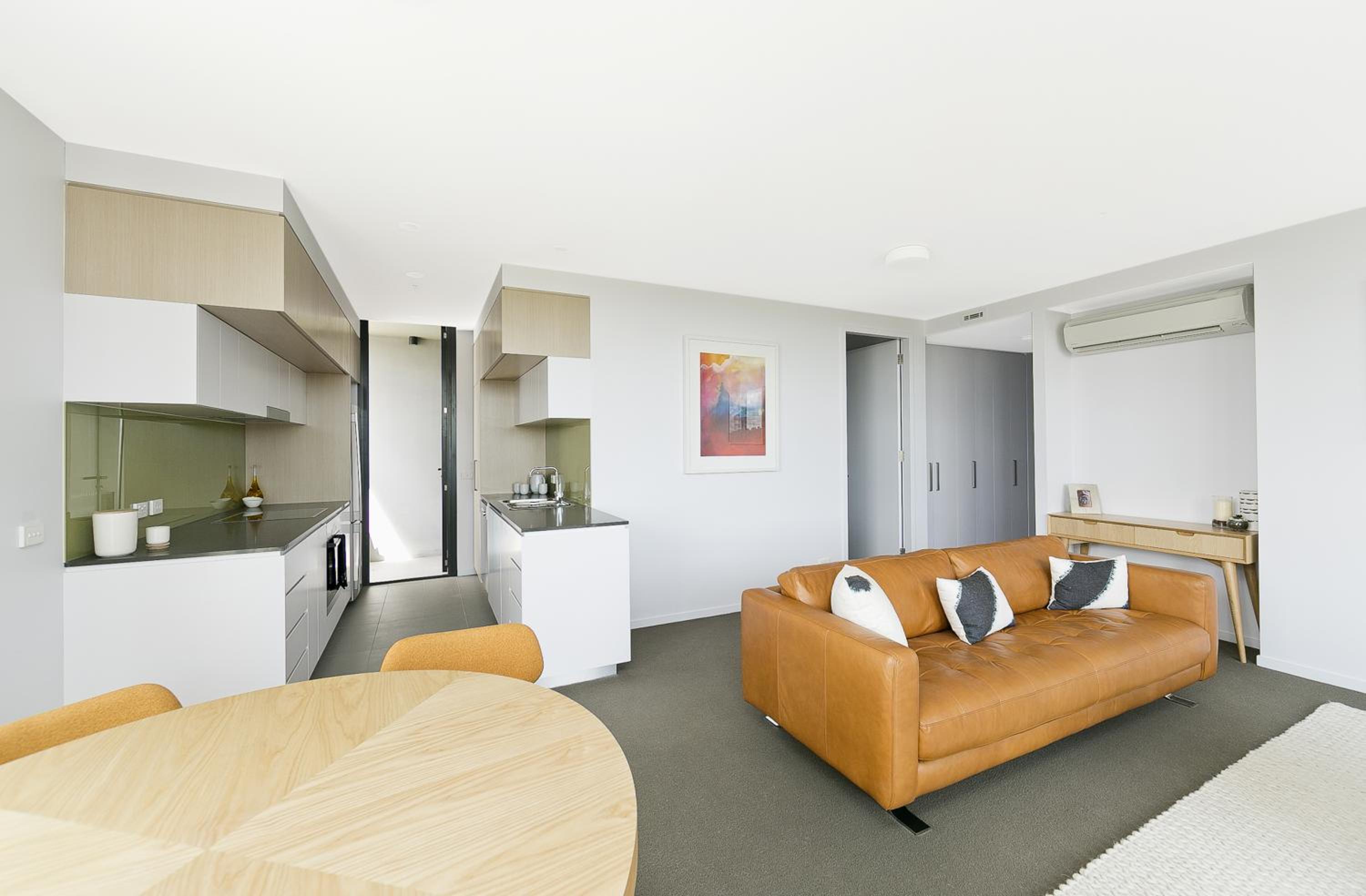 Two-Bedroom Apartment with Balcony photo 3