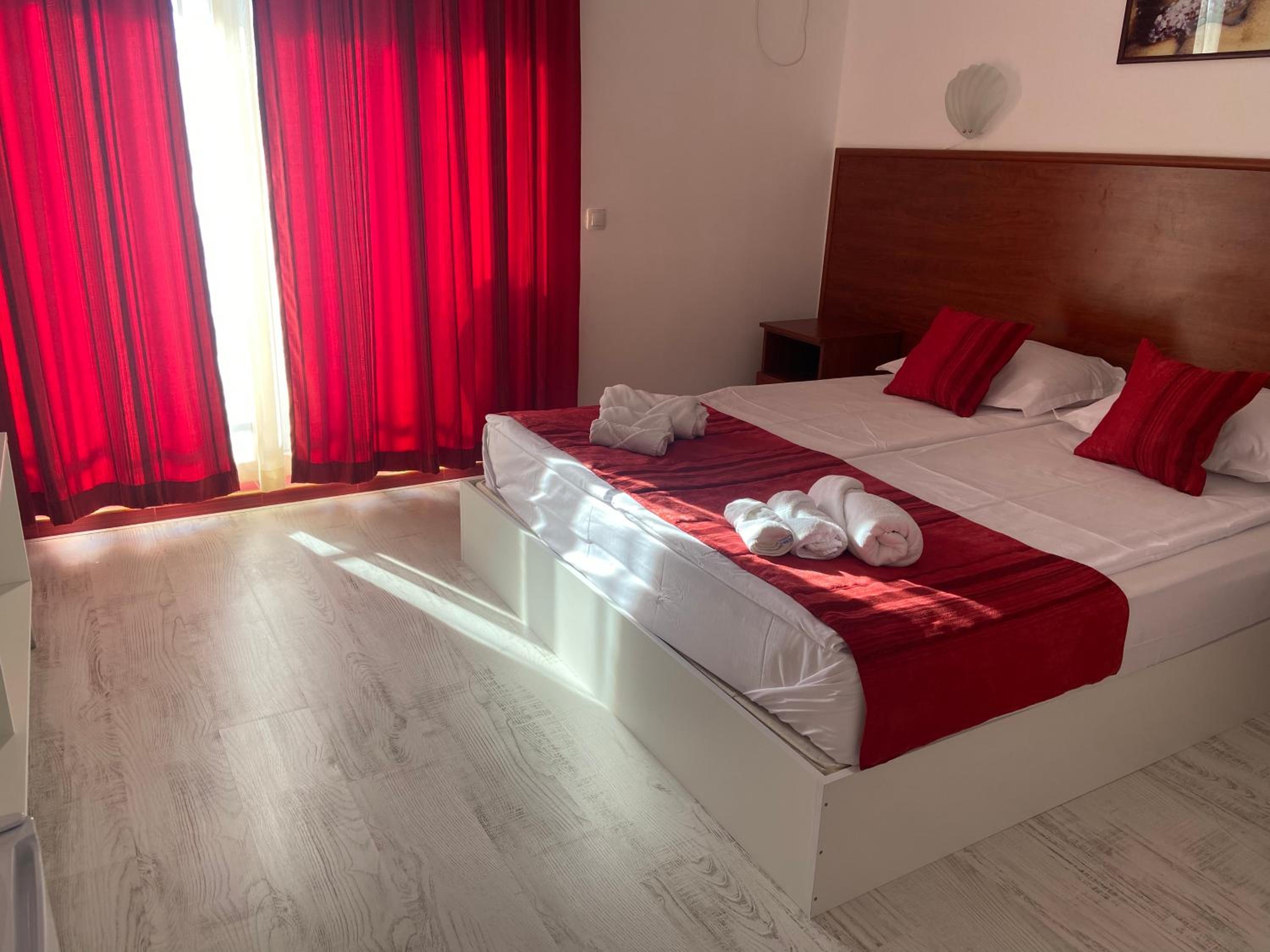 Double or Twin Room with Sea View photo 3