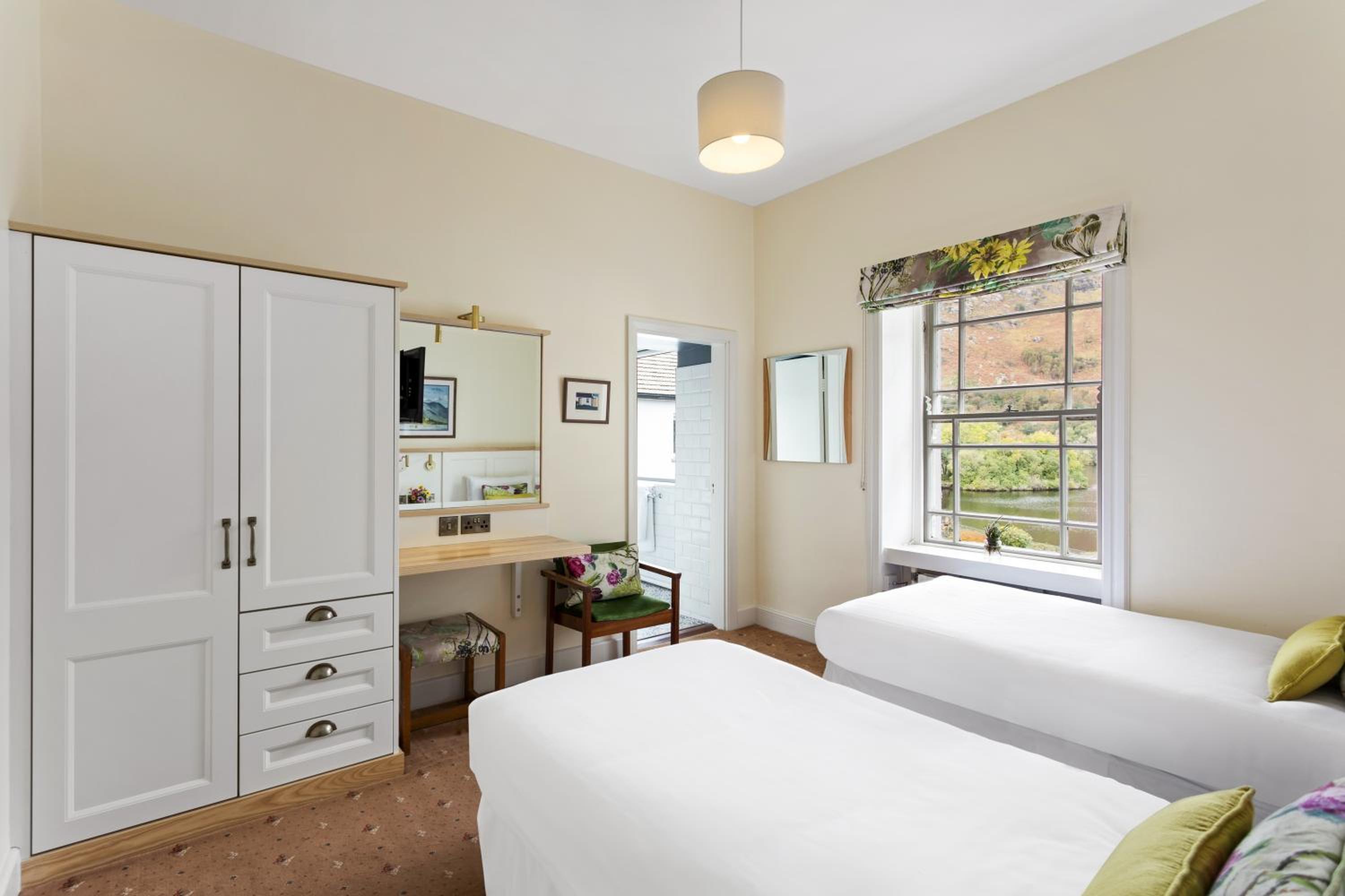 Twin Room - Photo 2