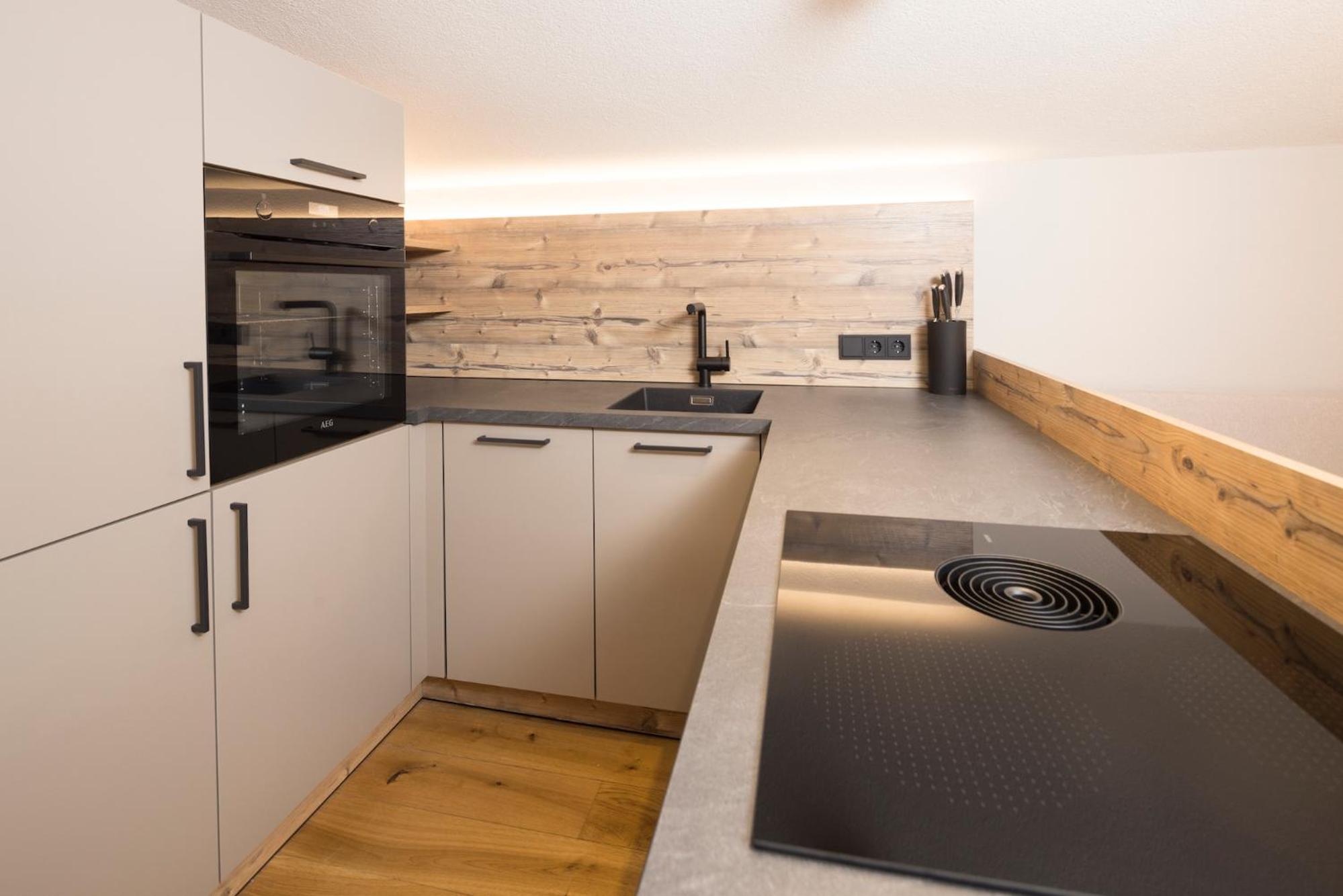 Two-Bedroom Apartment with Balcony photo 2