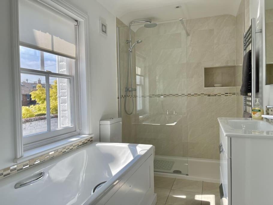Three-Bedroom House photo 3