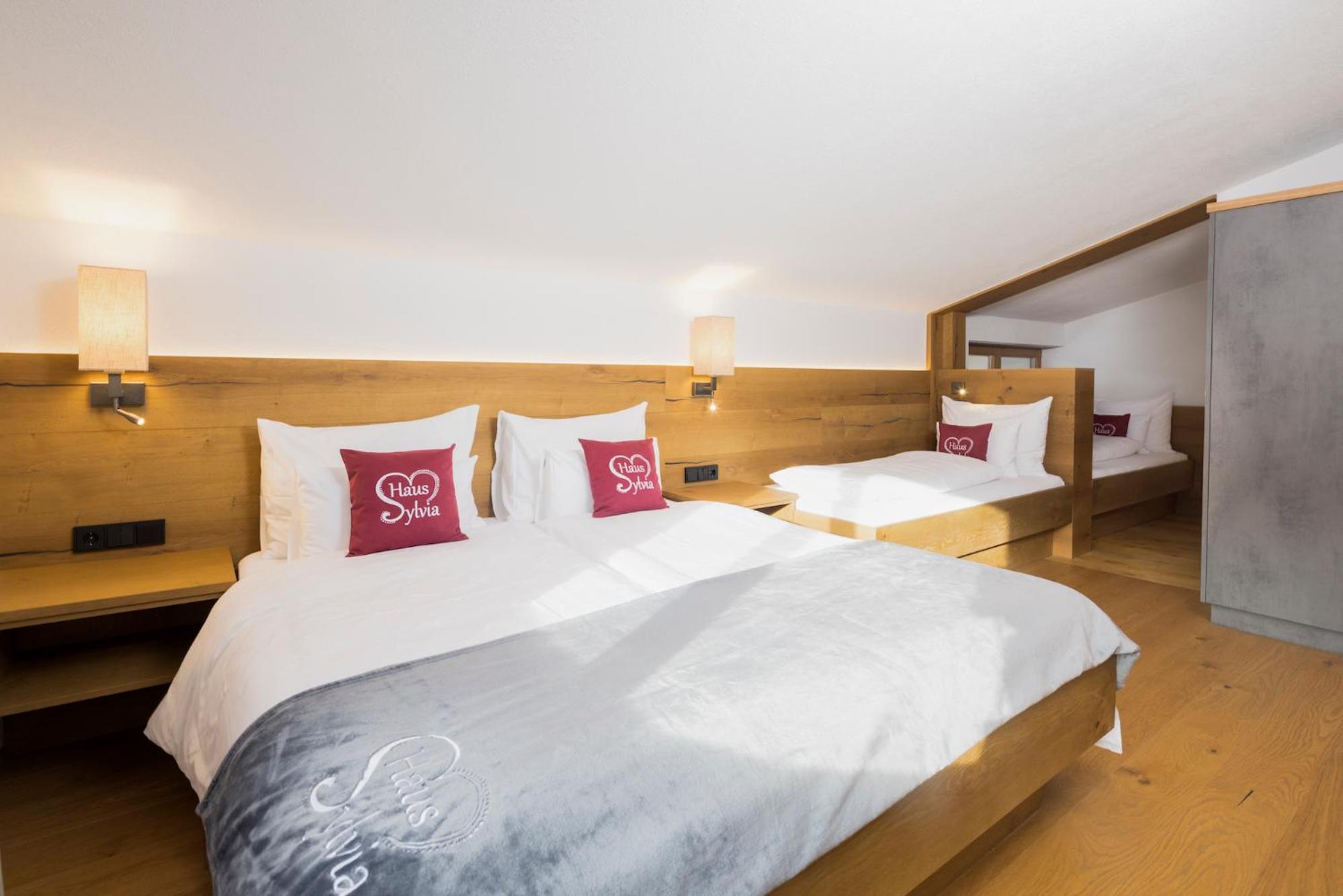 One-Bedroom Apartment with Balcony photo 1