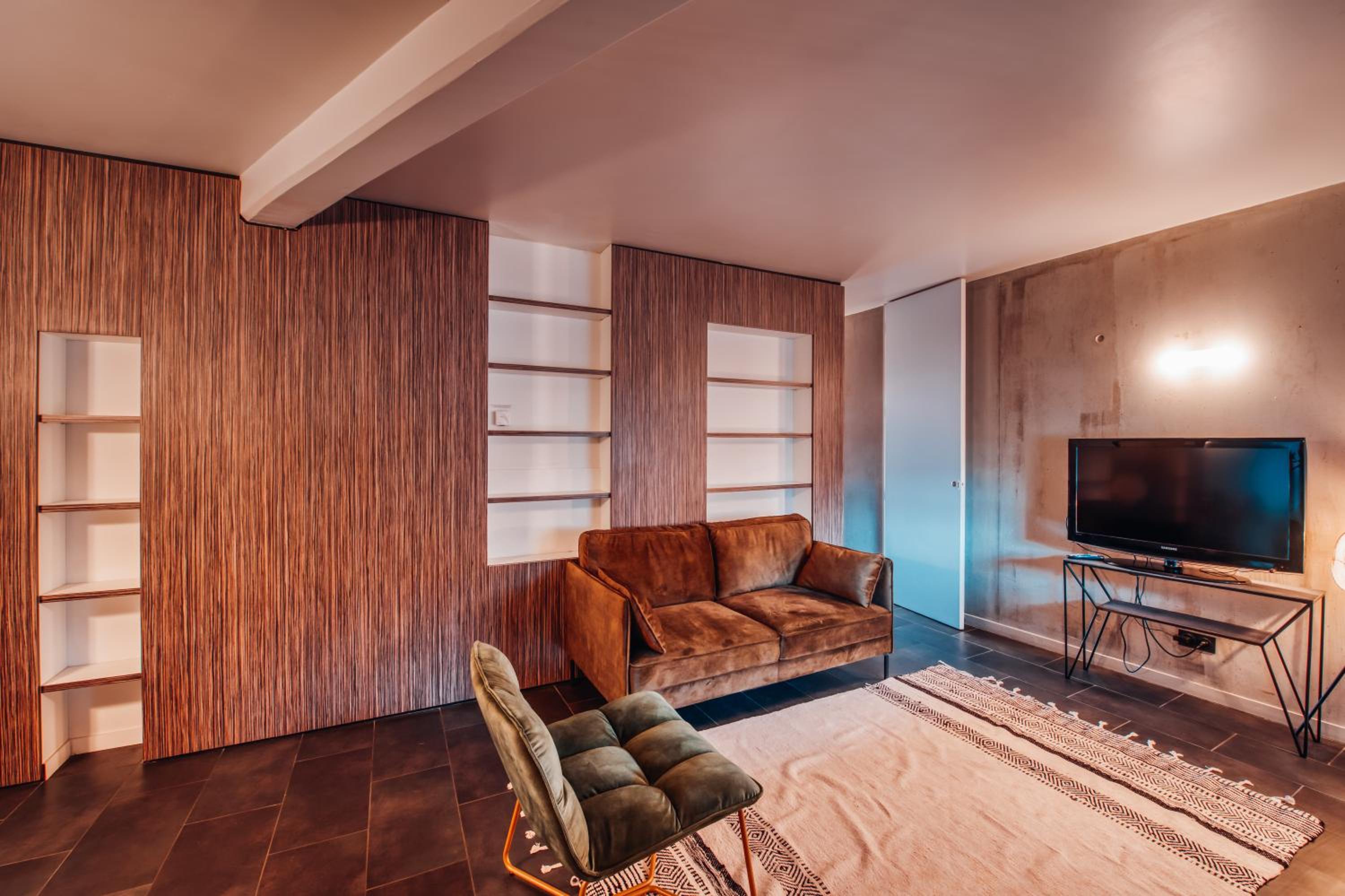 Two-Bedroom Apartment - Photo 9