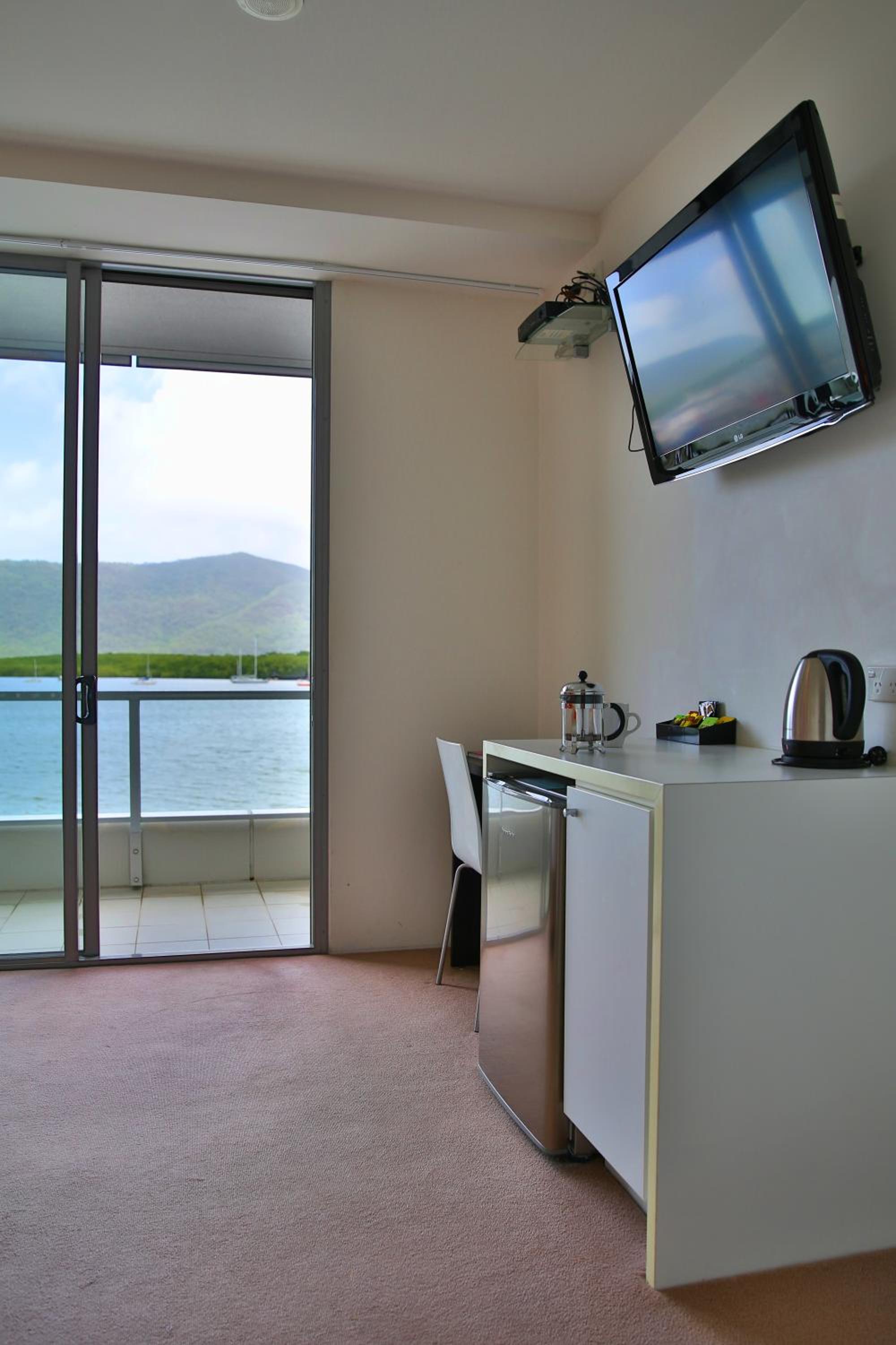 Double or Twin Room with Harbor View - Photo 5