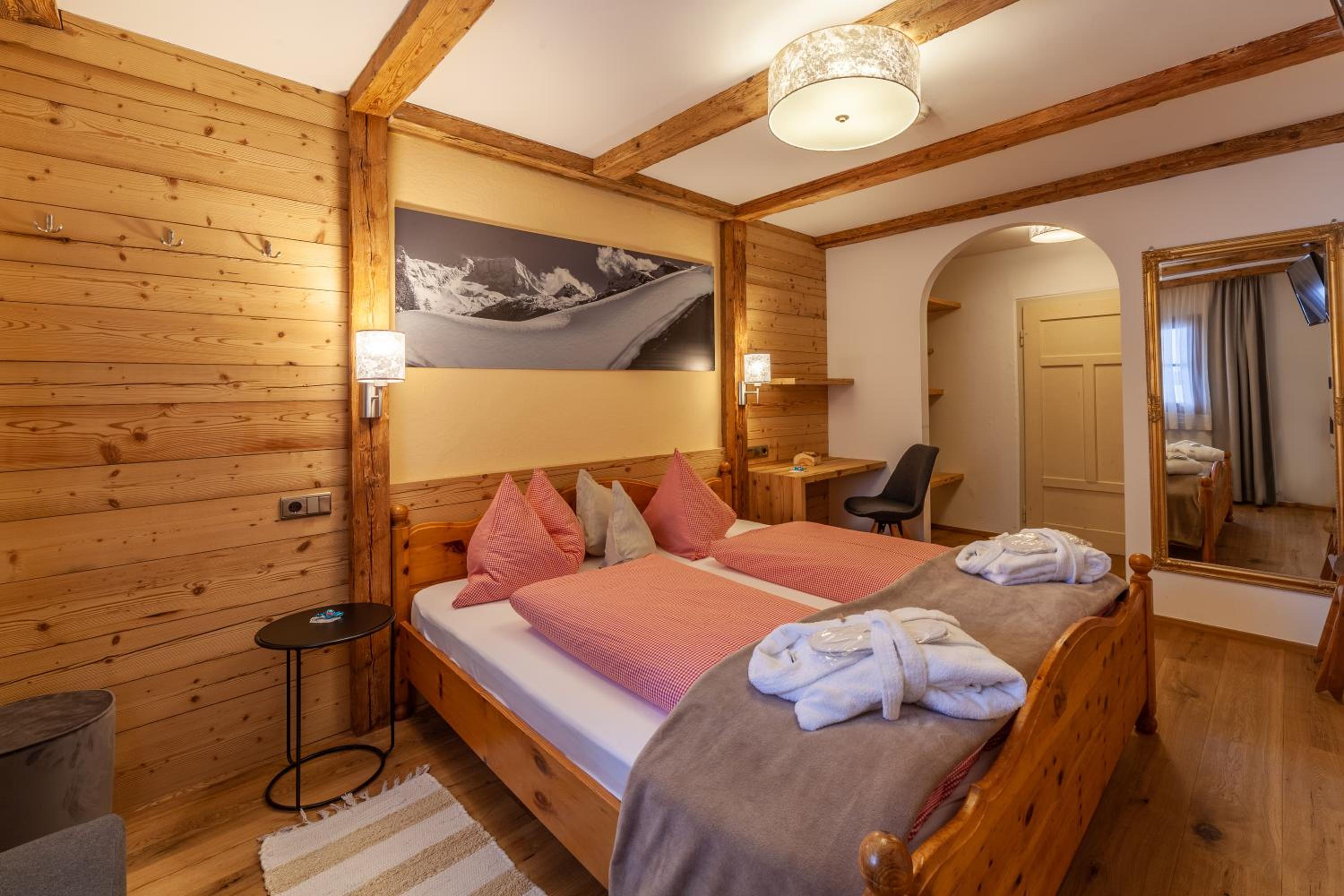 Budget Double Room photo 2